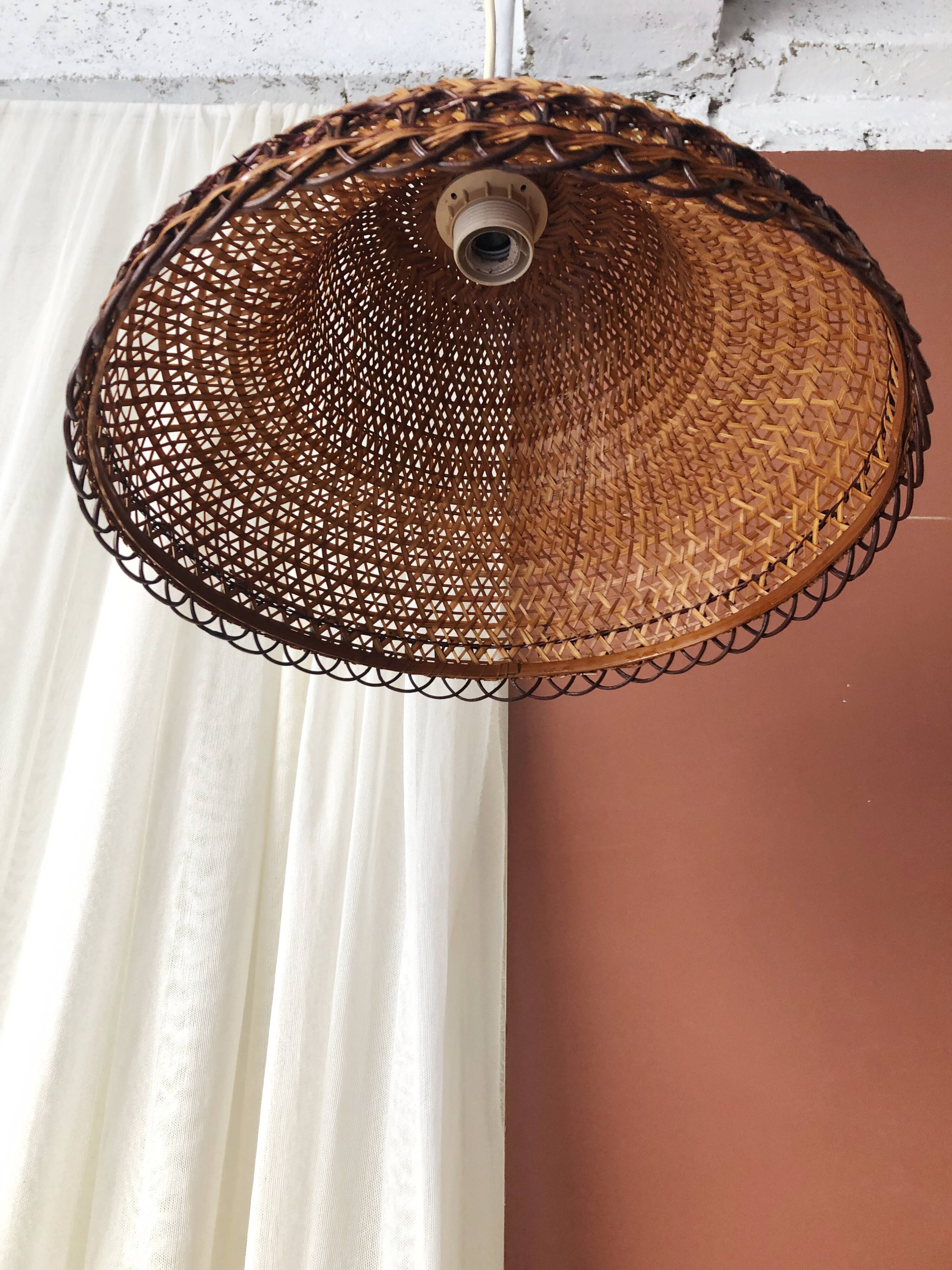 Braided wicker suspension