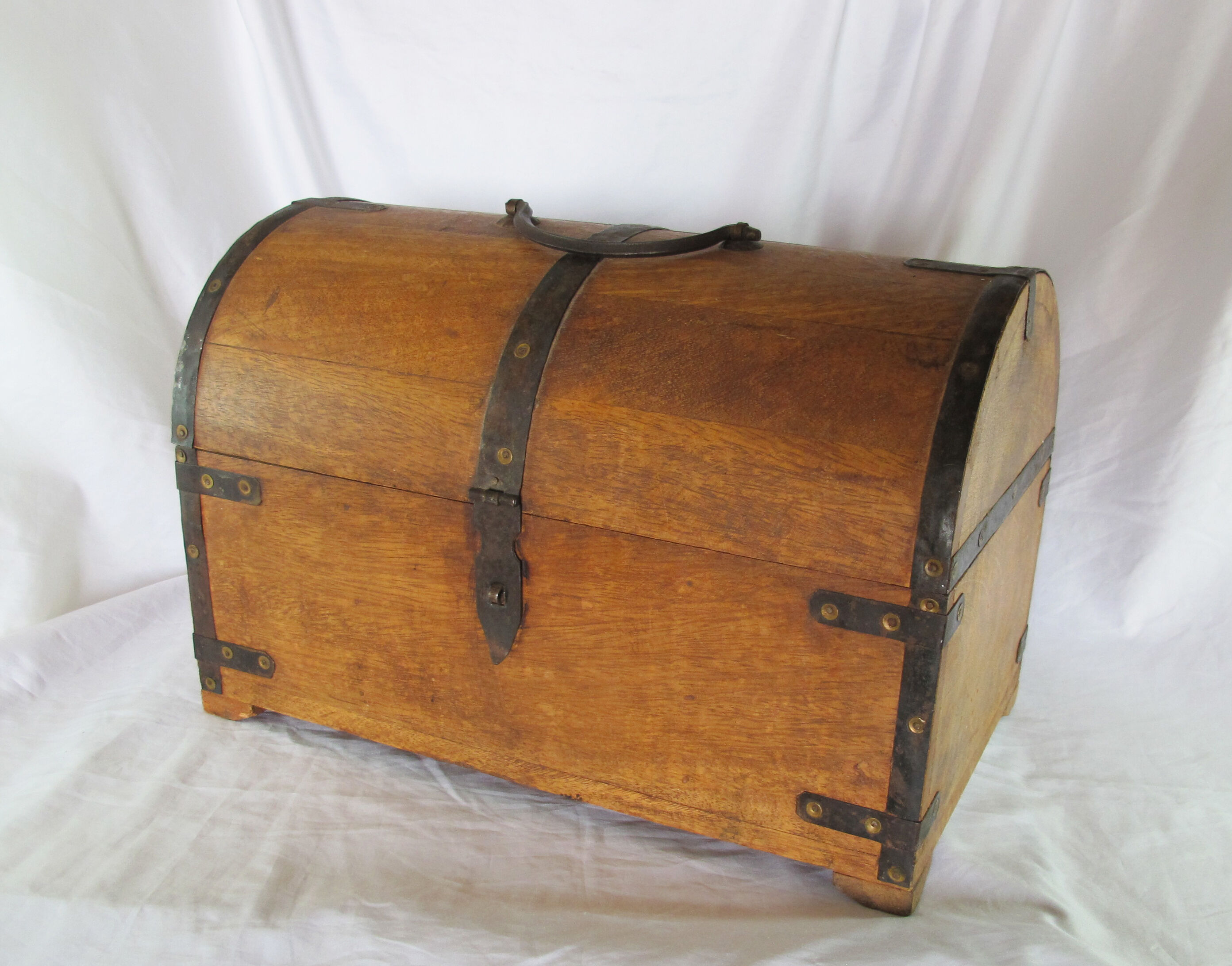 Wooden bottle holder box