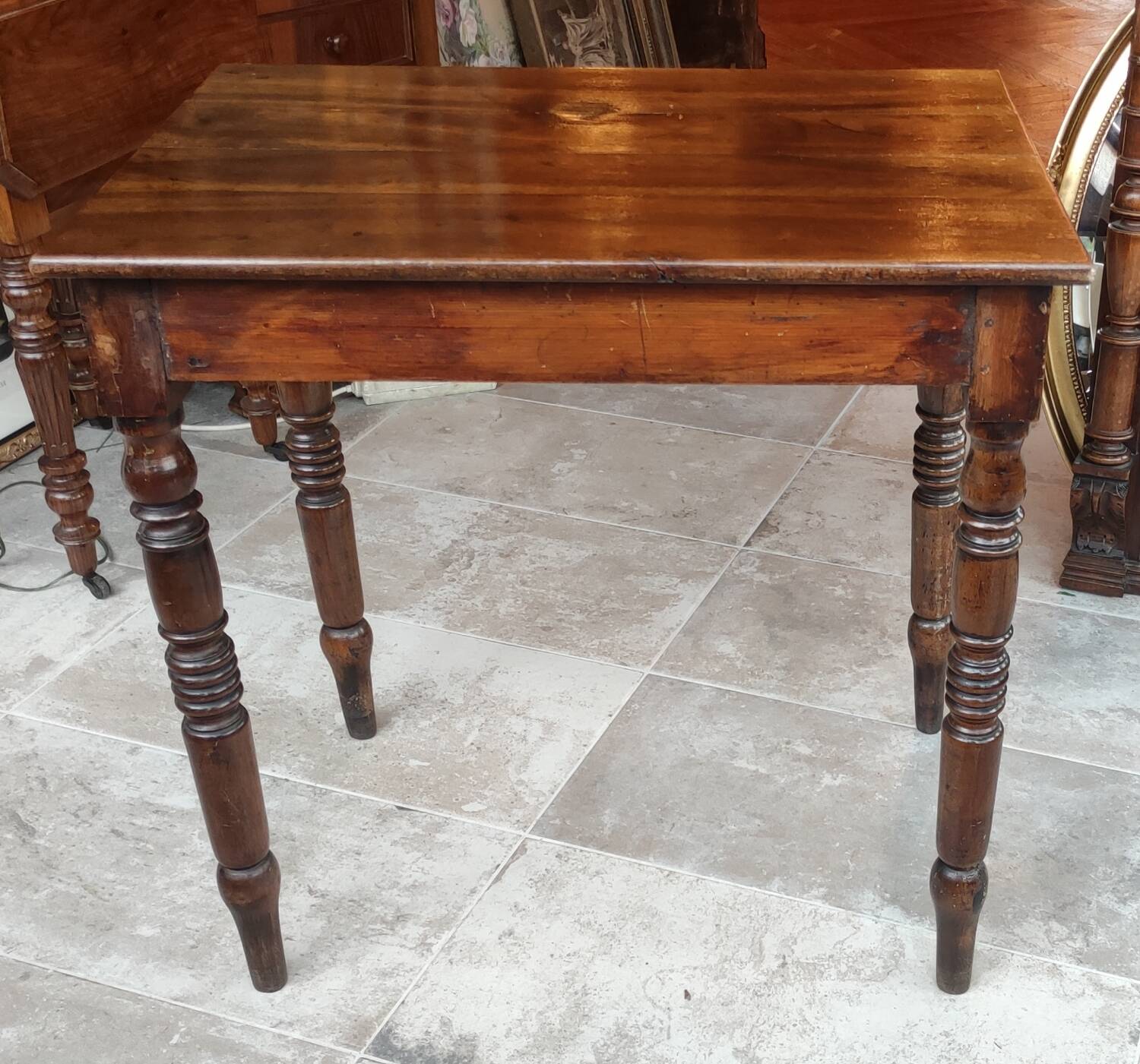 Old small desk side table / 1 drawer / turned wood feet