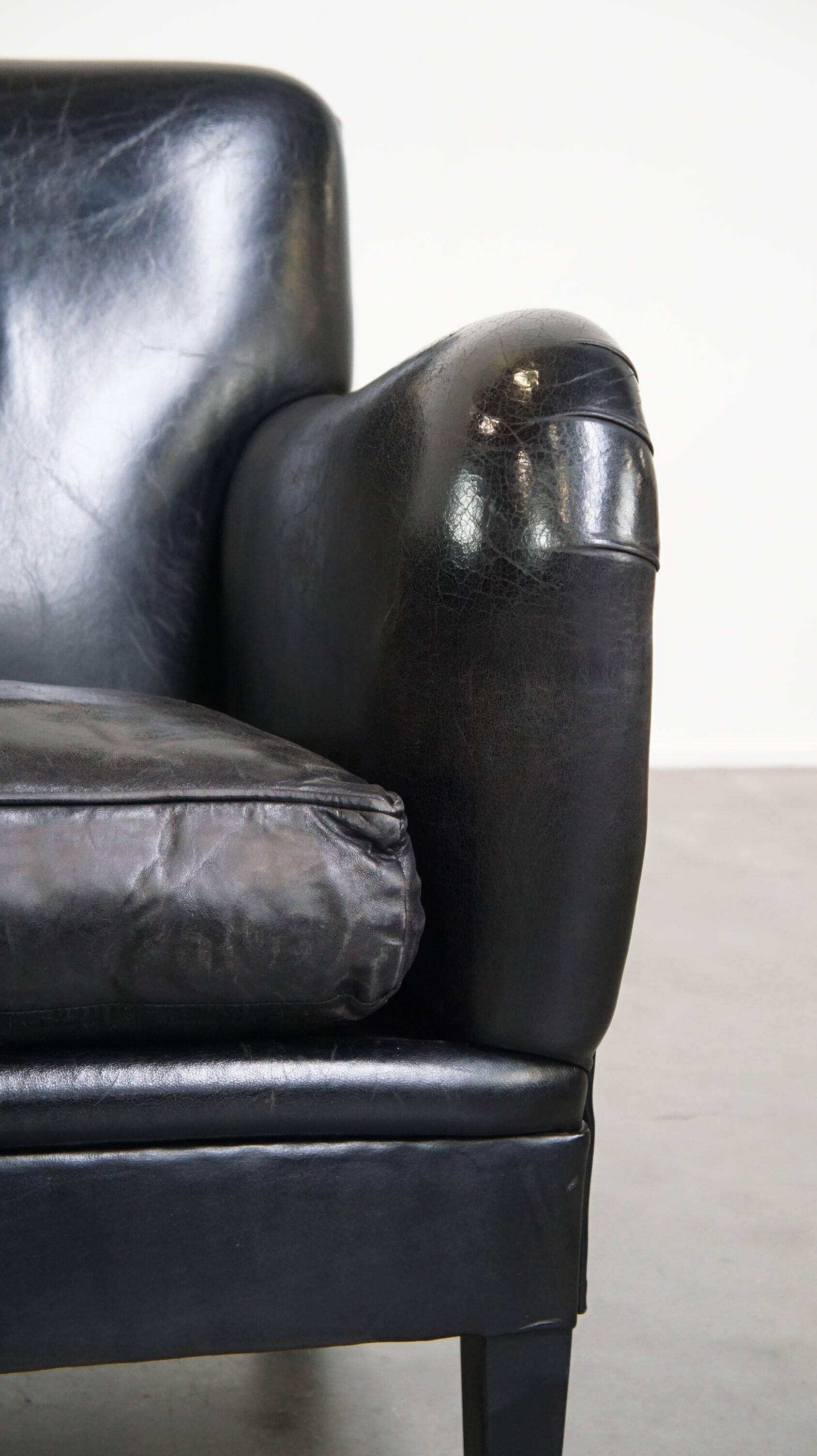 Luxurious and comfortable sheepskin armchair in a unique, stately black color