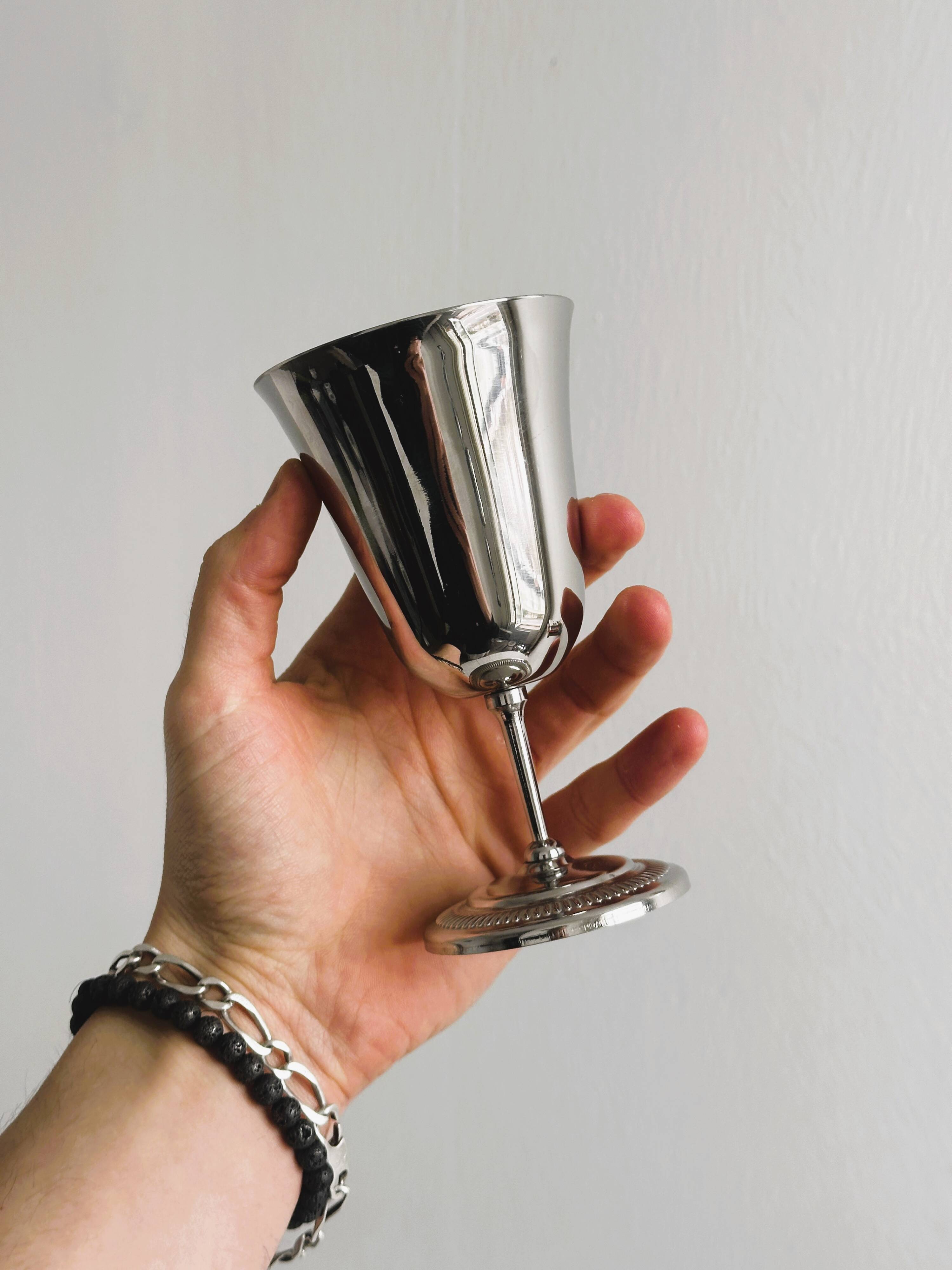 Set of 10 shiny silver metal stemmed cups
