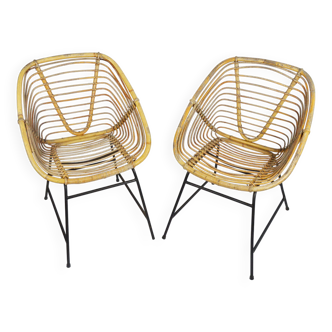 Une paire de chaises en osier, années 1970