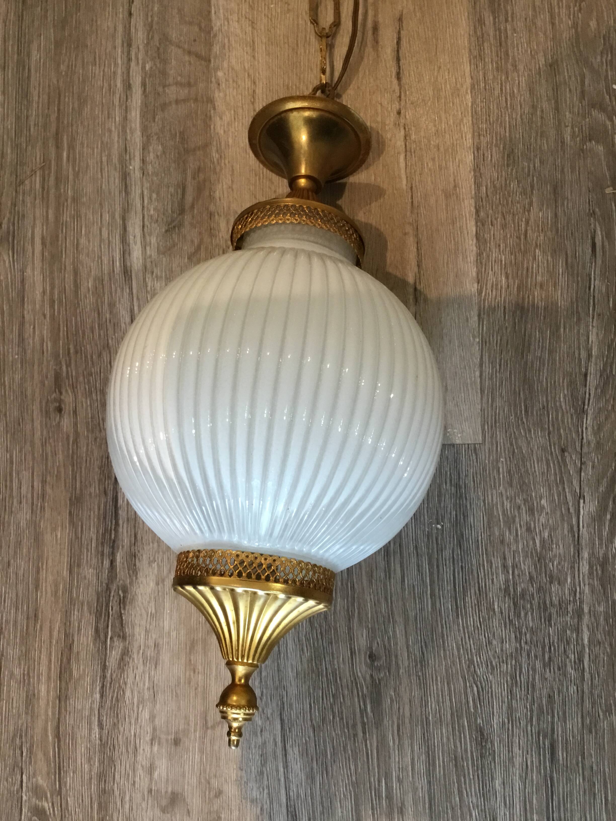 Suspension globe opal glass and brass