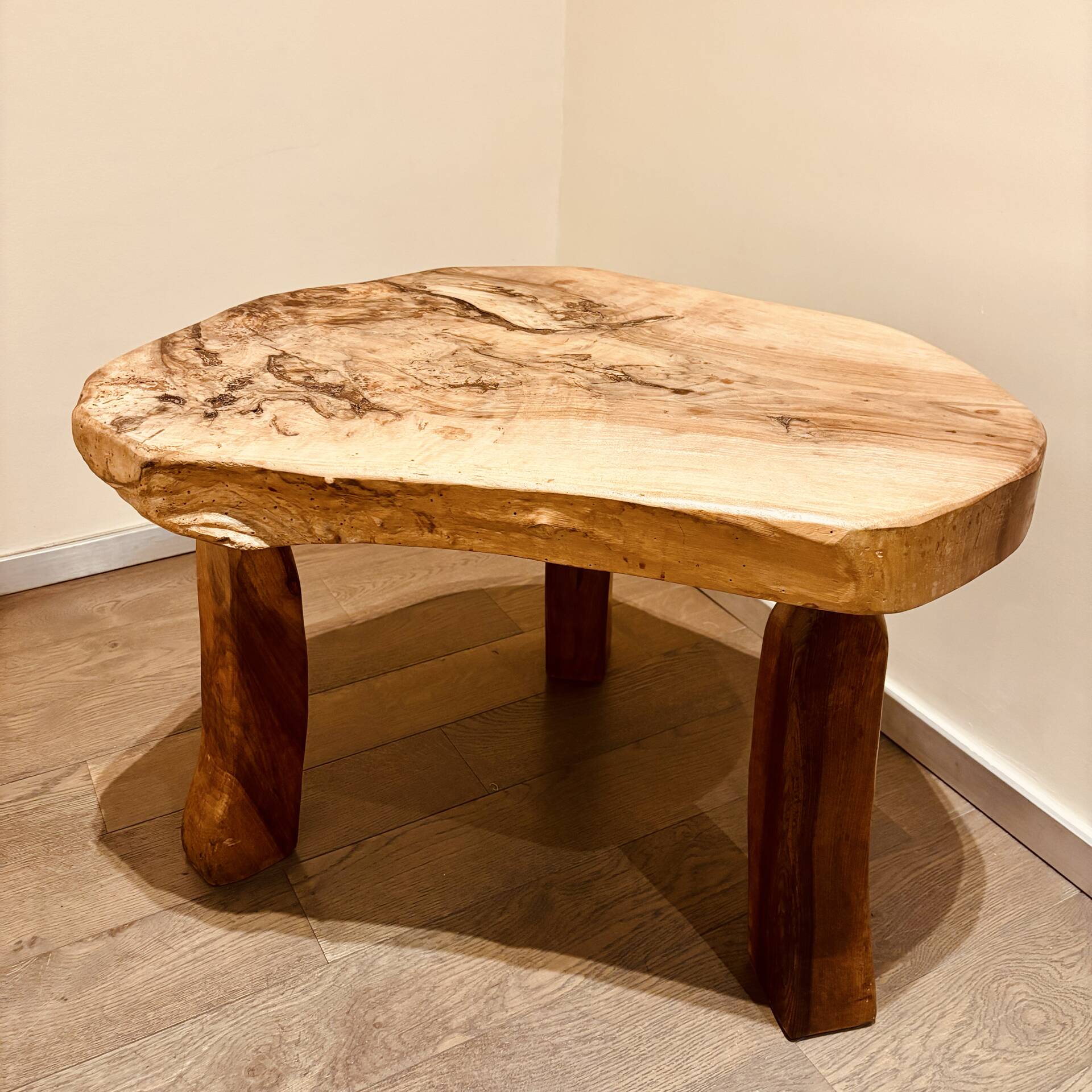 Table basse bois naturel brutaliste