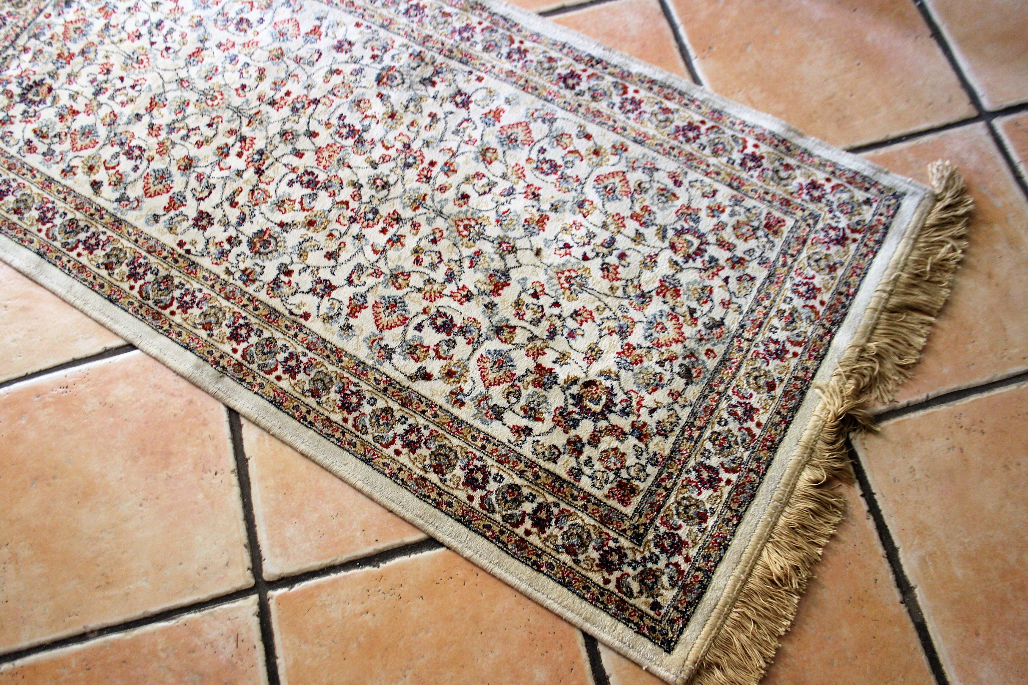 Old Kashmir rug. silk. 150 x 68 cm.