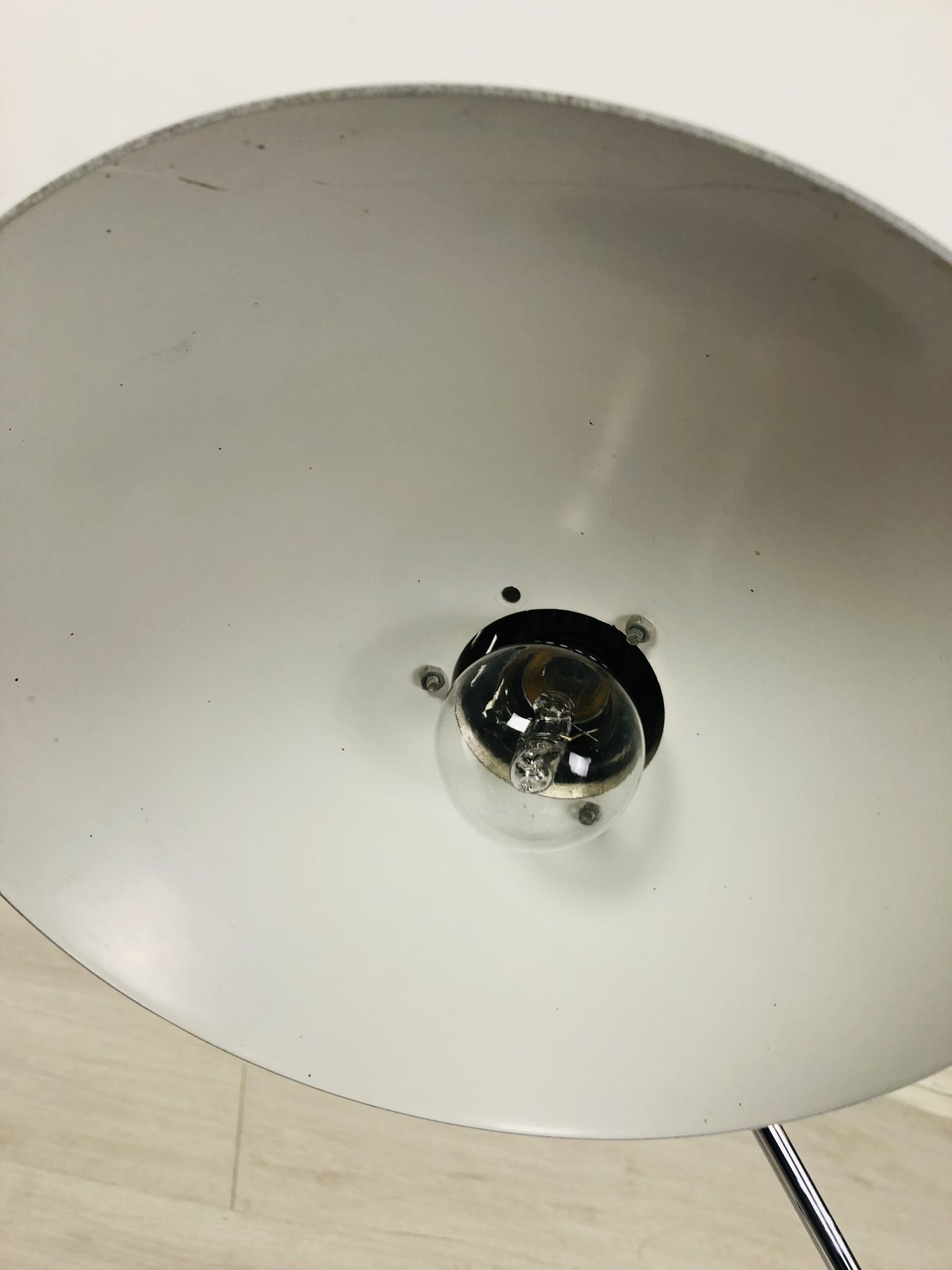 Grande lampe chromée