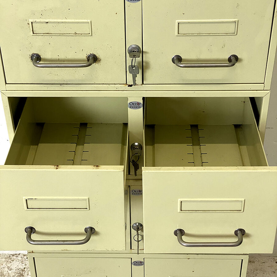 Set of 5 medical lockers