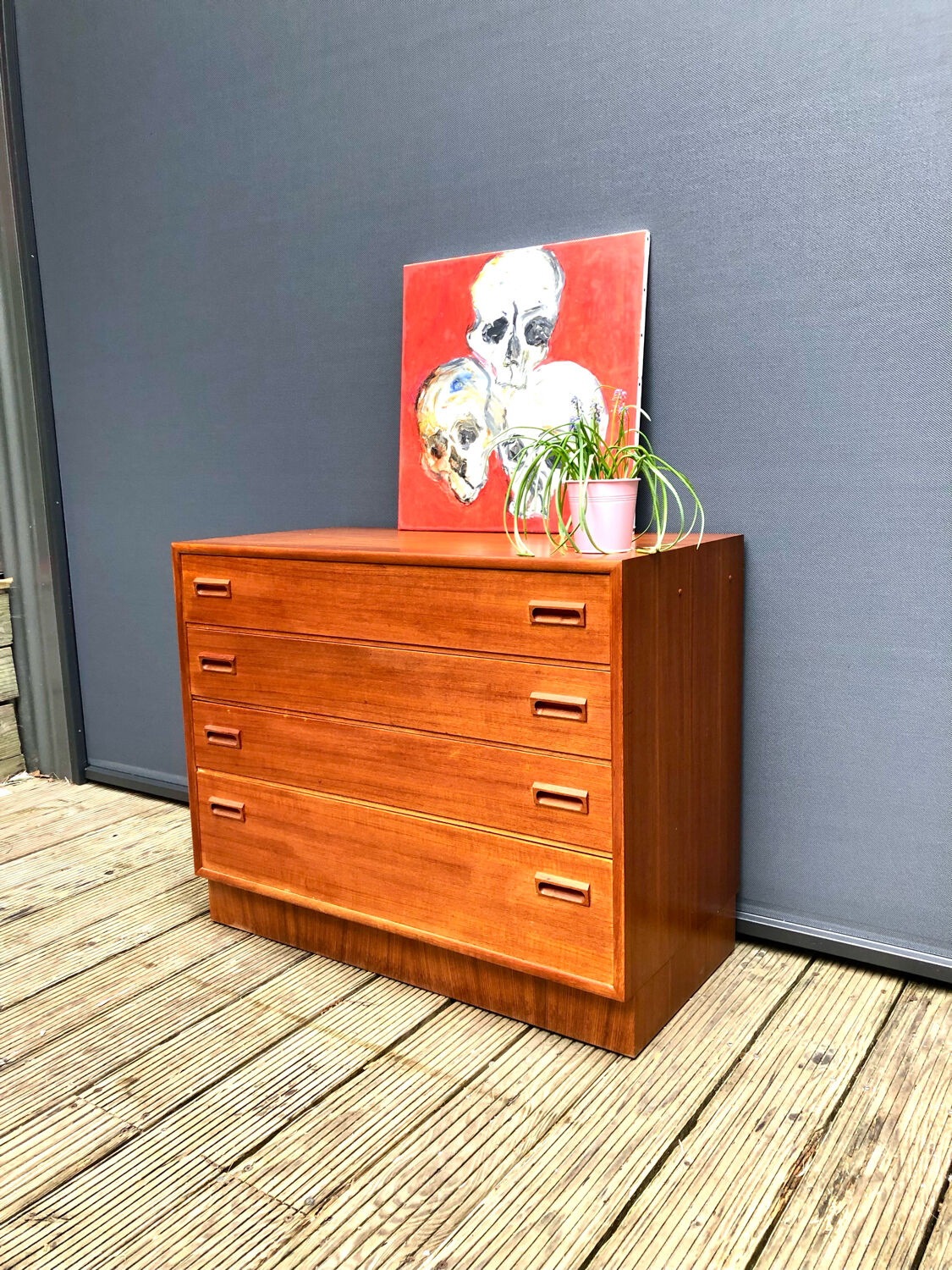 Kempkes chest of drawers