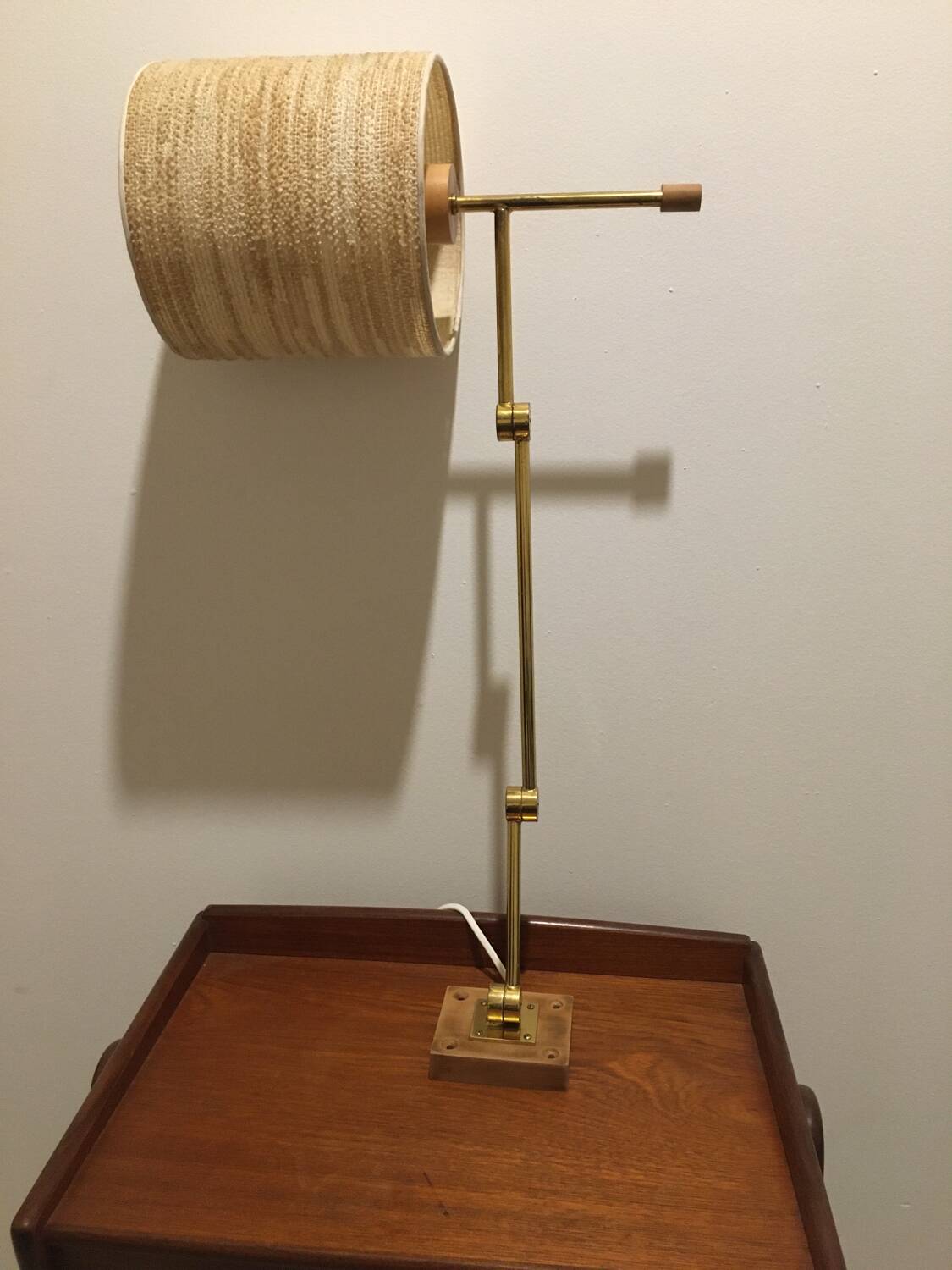 Articulated wall light