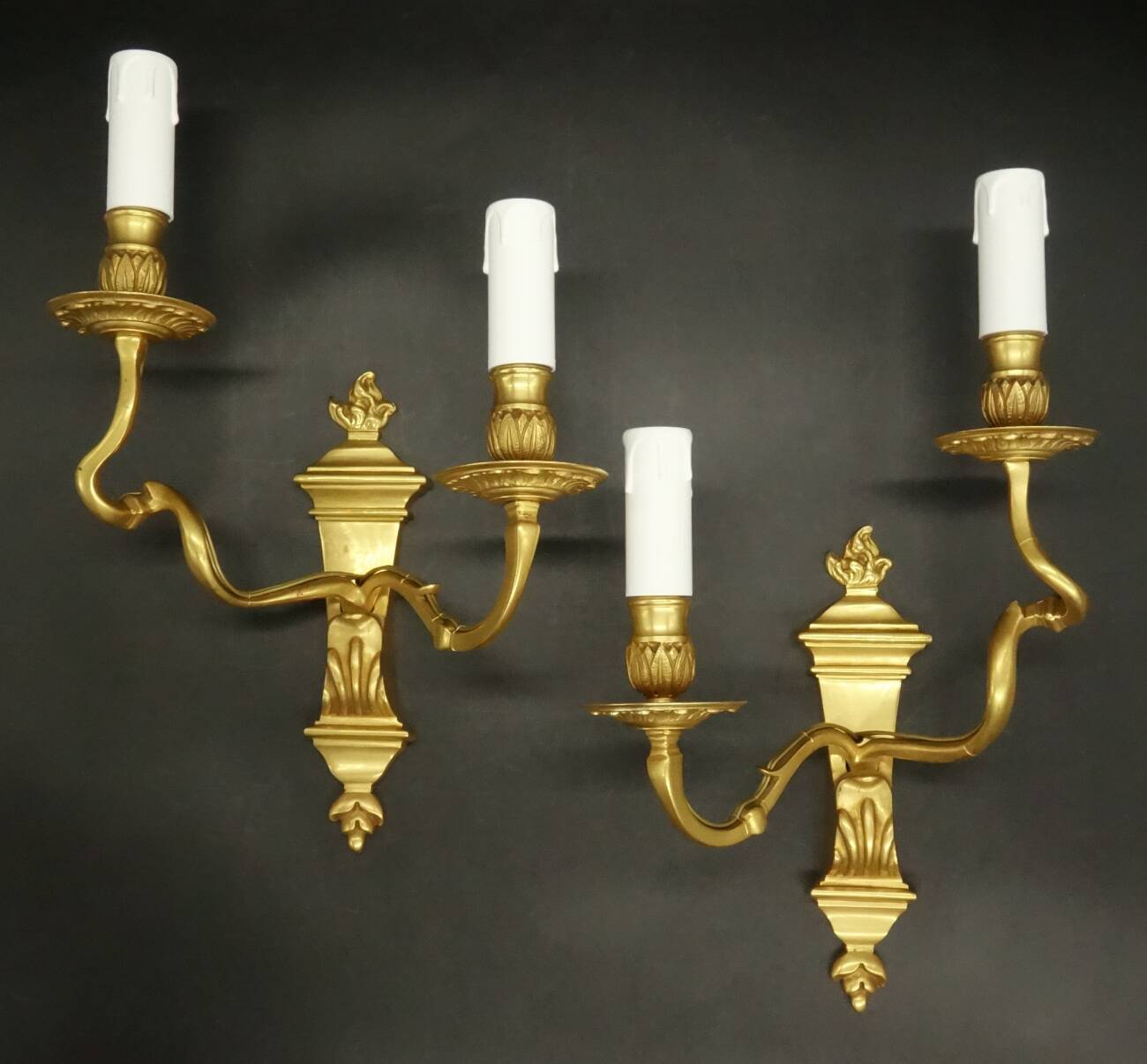 Pair of large Louis XVI style wall lights from the 19th century - gilded bronze