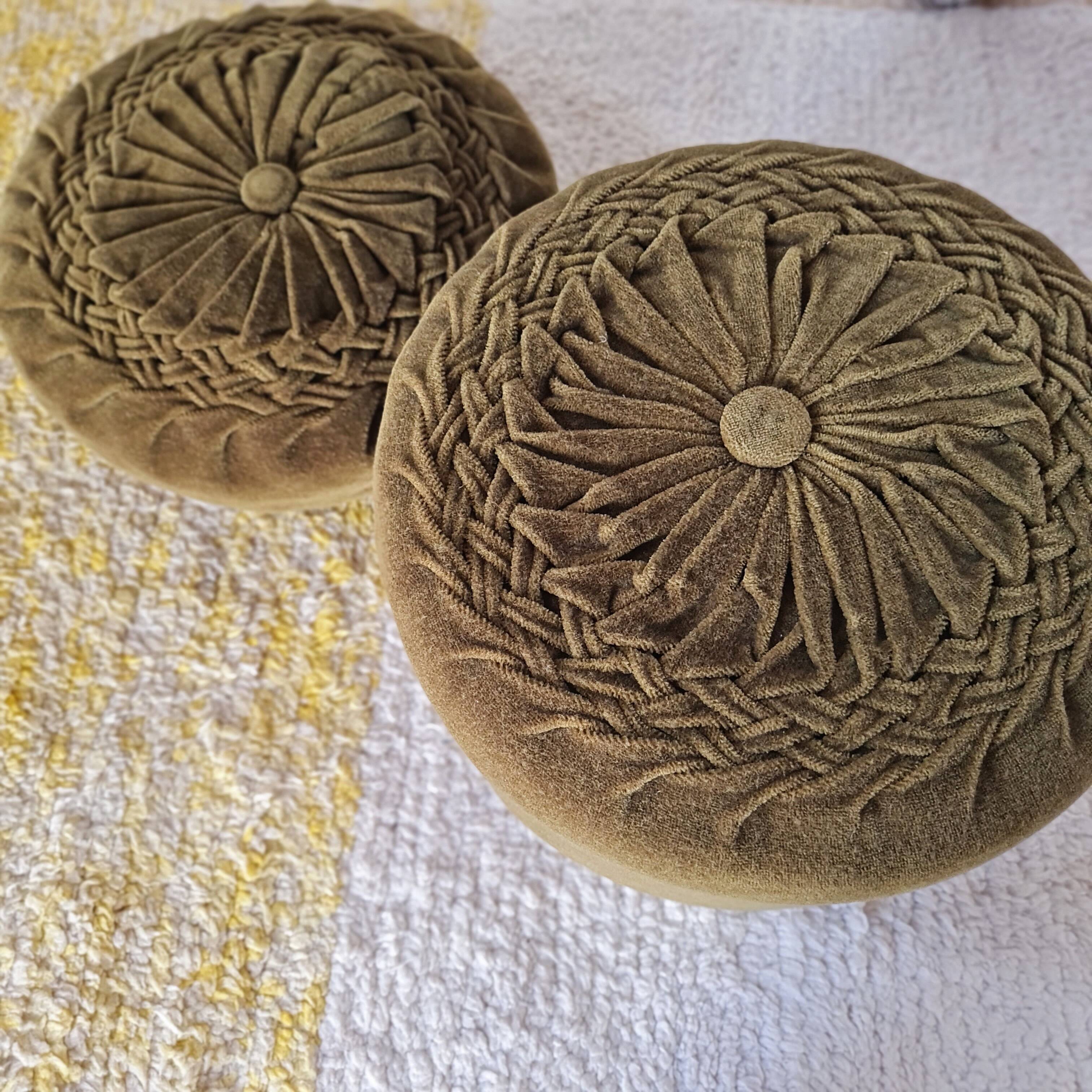 Duo pouf et coussin assorti velours vert olive