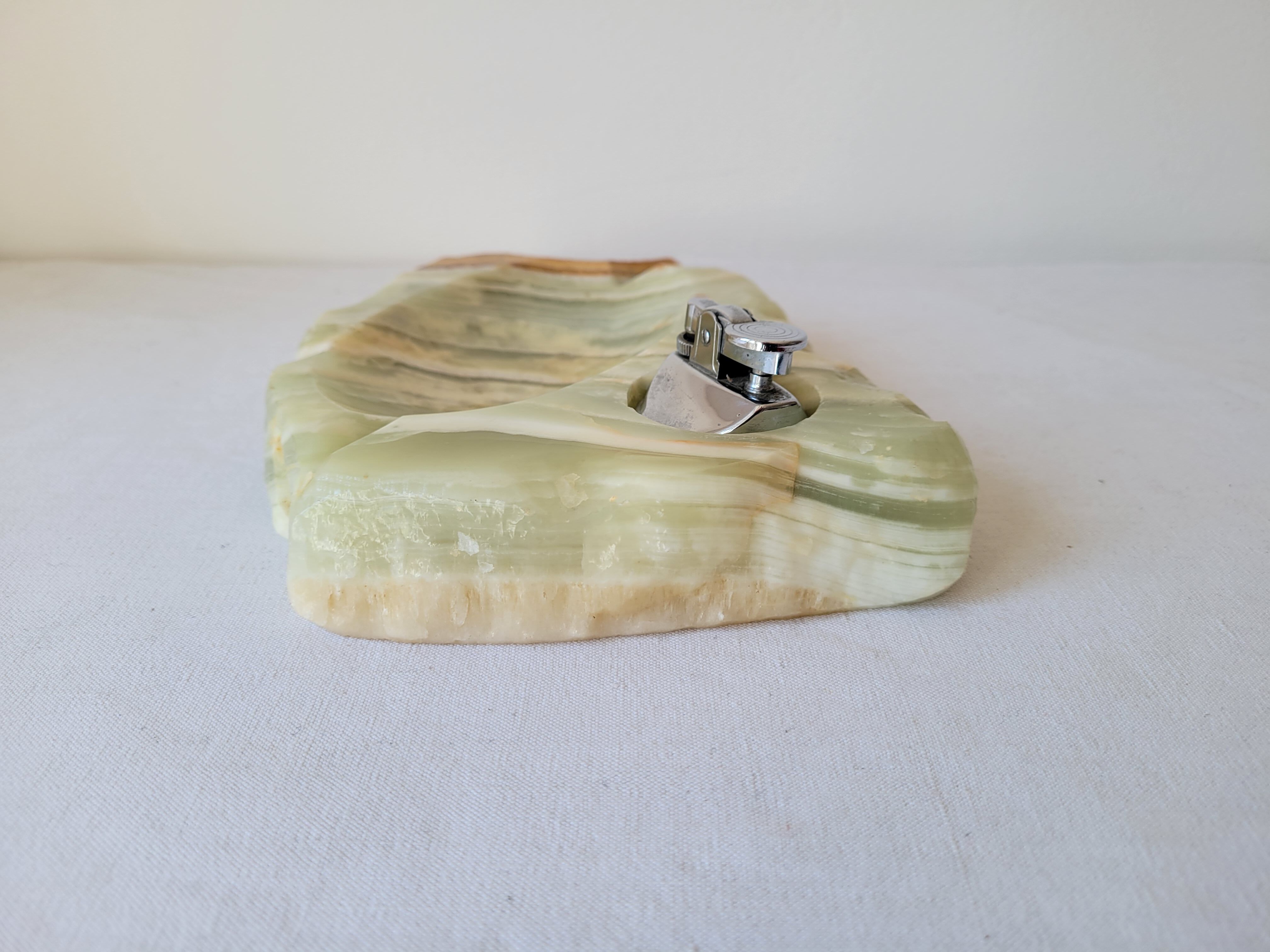 Ashtray and lighter in onyx