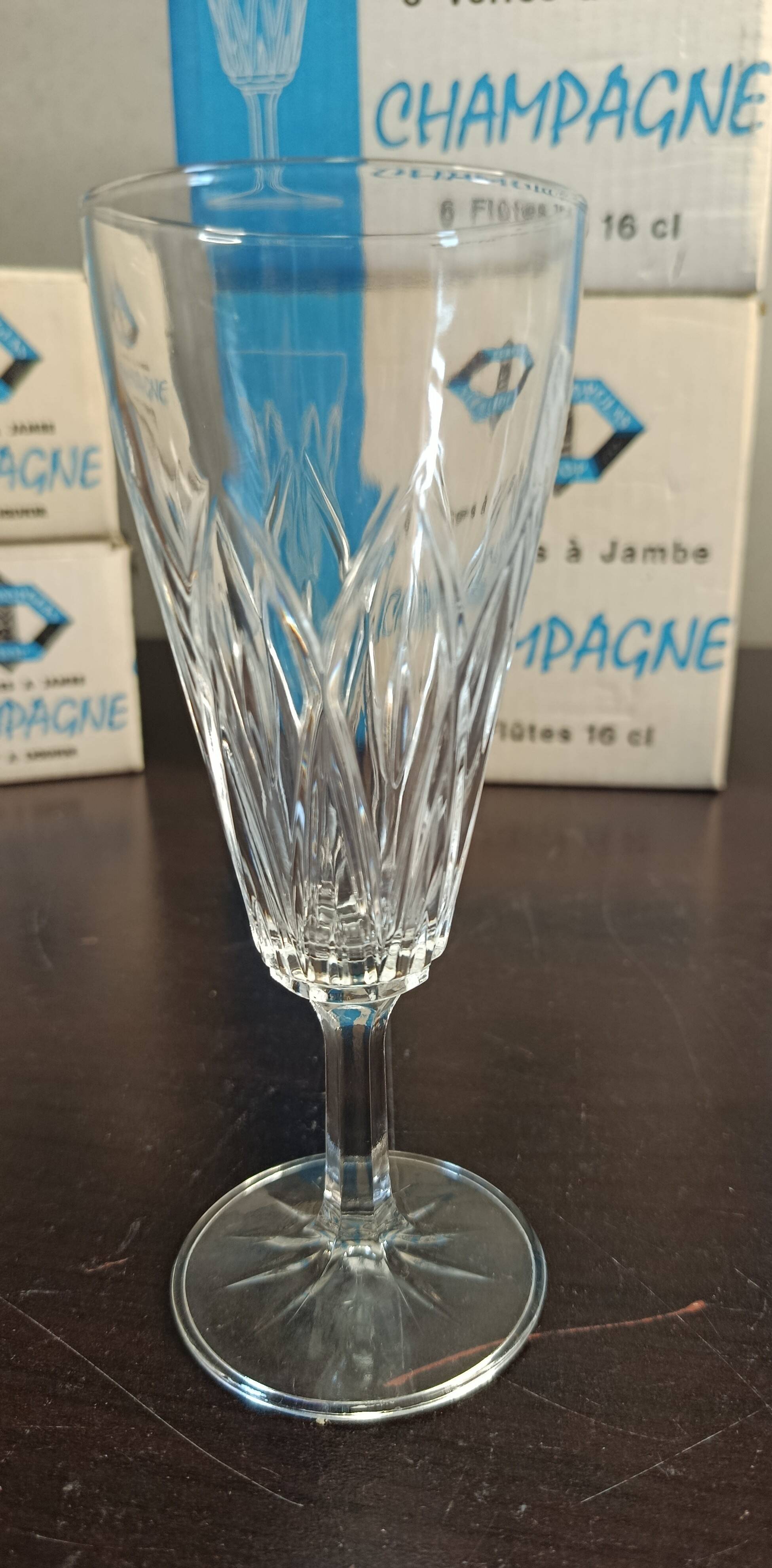 Service of 36 stemmed glasses complete, VMC Crystal, Reims, 1960s.