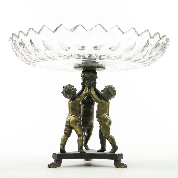R8X Large figurative platter with cherubs in Art Nouveau style