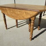 Extendable dining room table