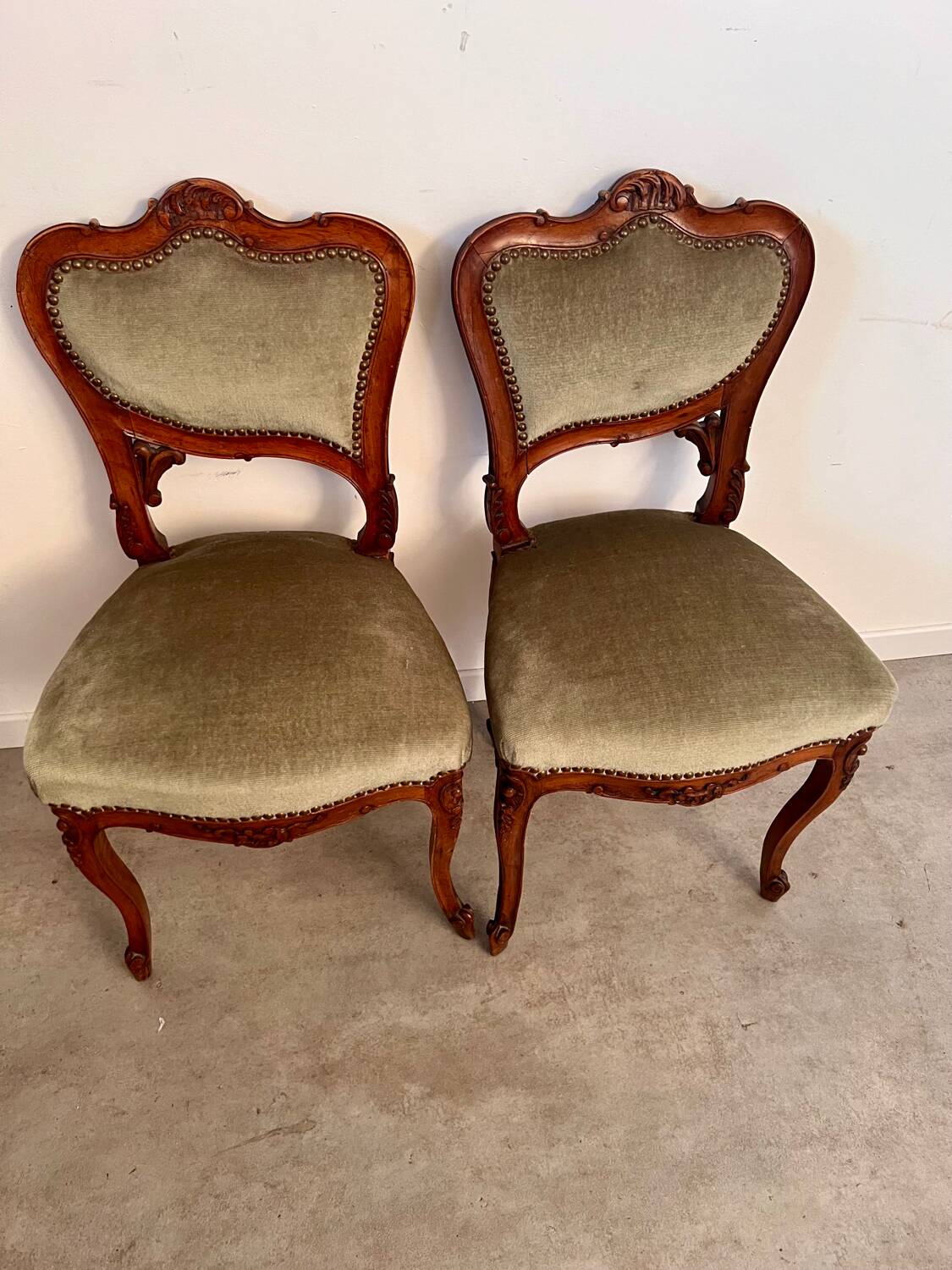 Lot 2 old Louis XV style carved solid walnut chairs late 19th century