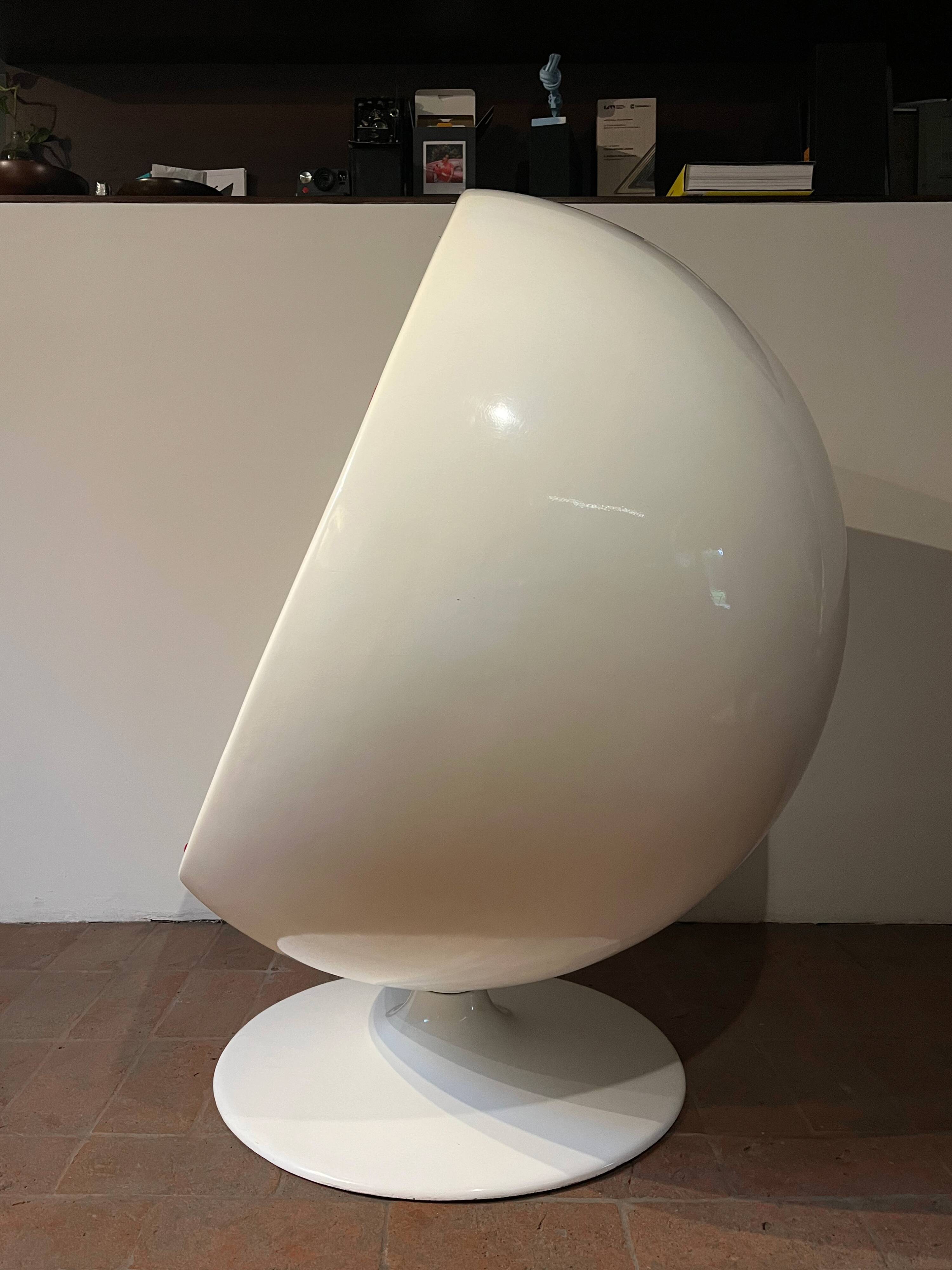 Ball Chair by Eero Aarnio from the 1980s.