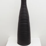 Vase en terre brun et or