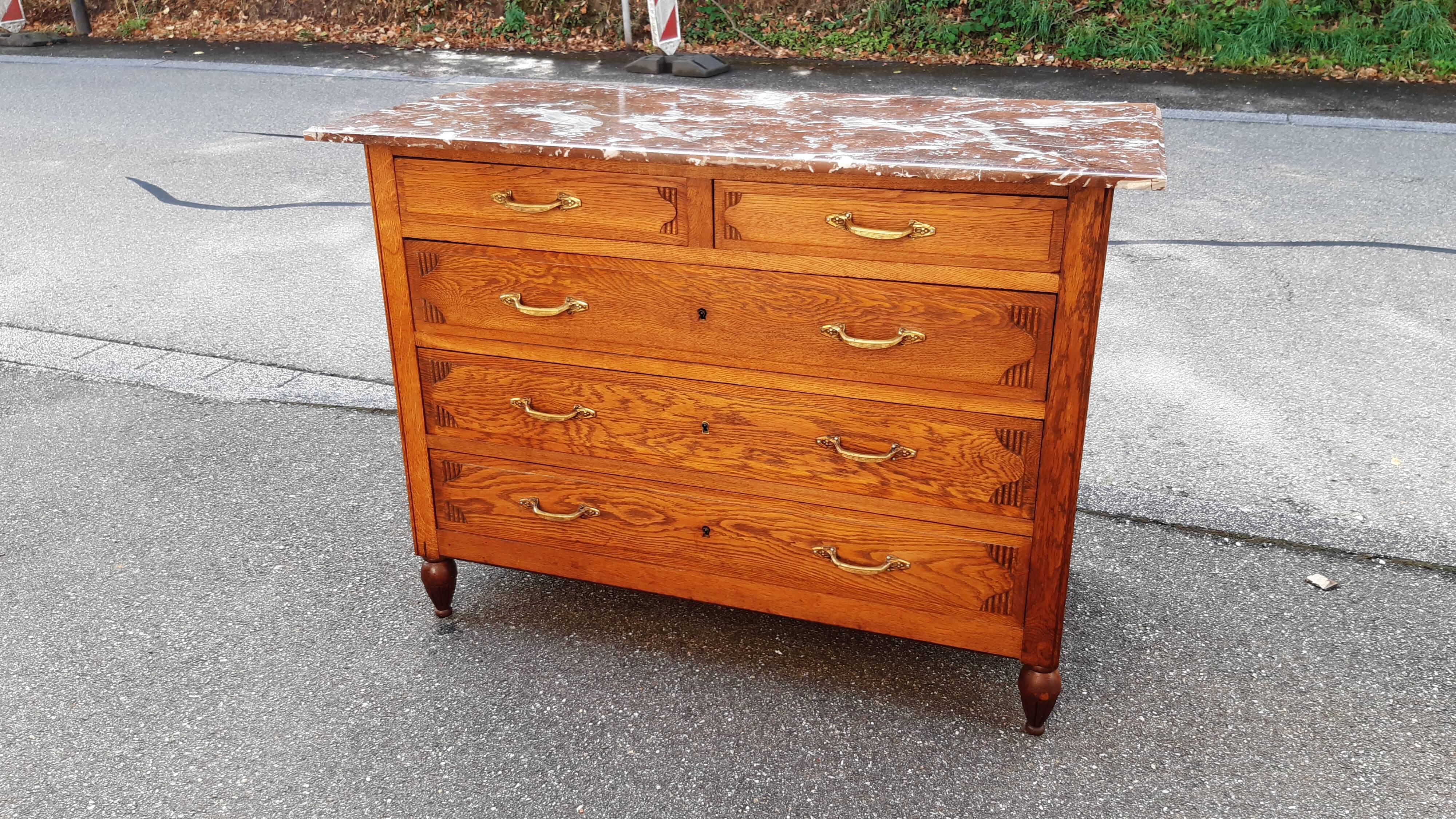 Antique chest of drawers