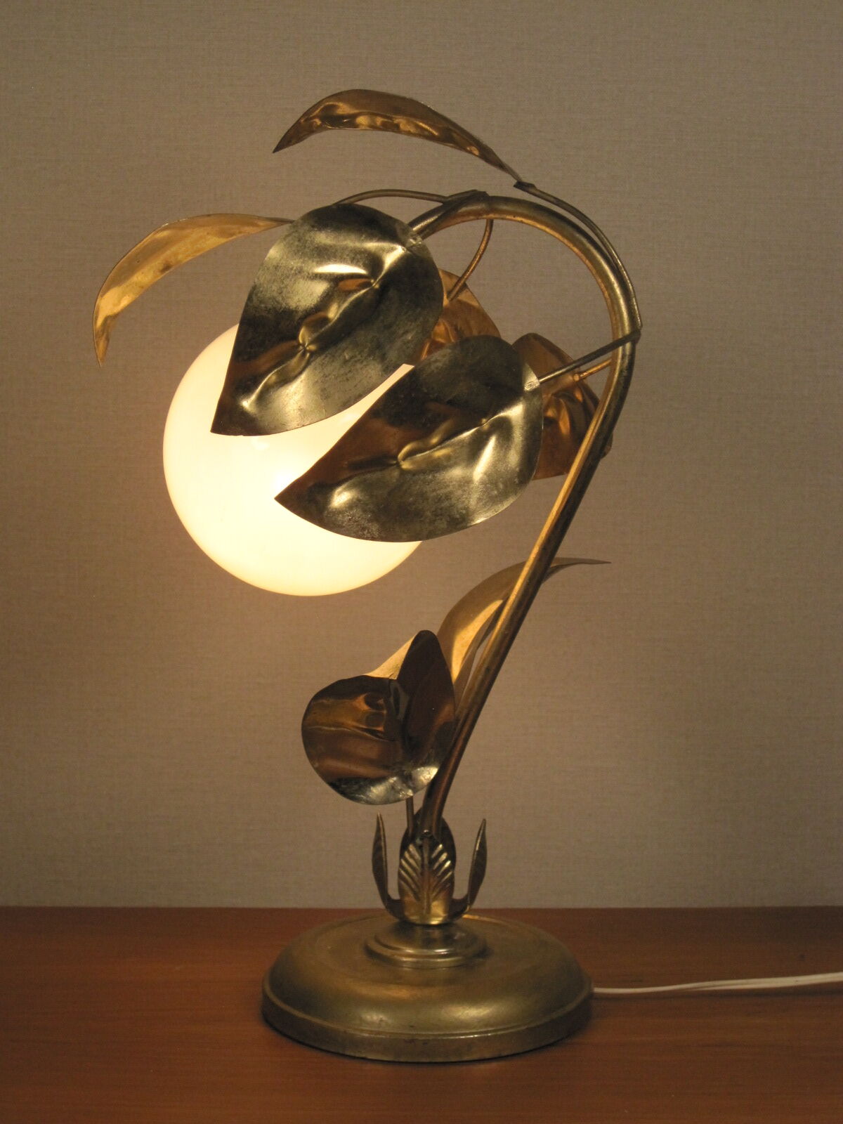 Vintage table lamp sixties Flower and Foliage in gilded metal & Globe opaline