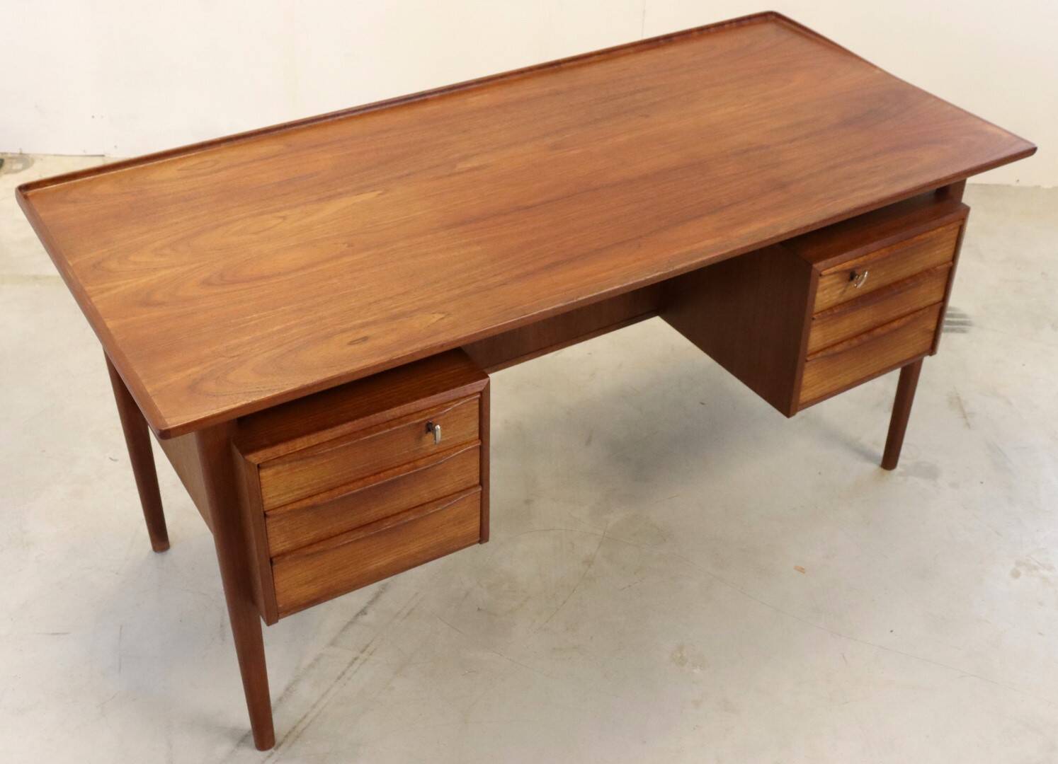 Peter Løvig Nielsen pour le bureau "Vemb" de Hedensted Møbelfabrik