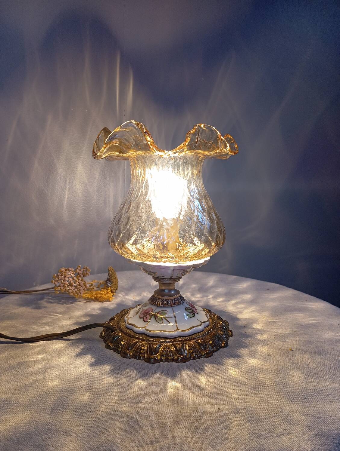 Baroque inspired table lamp, bronze, ceramic flowers and glass globe