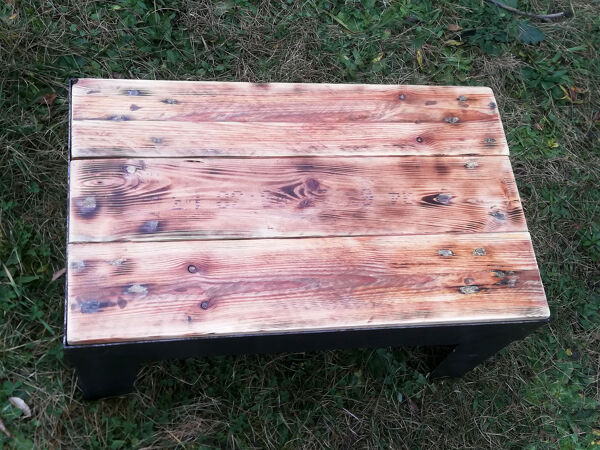 Table-basse industrielle en métal et bois