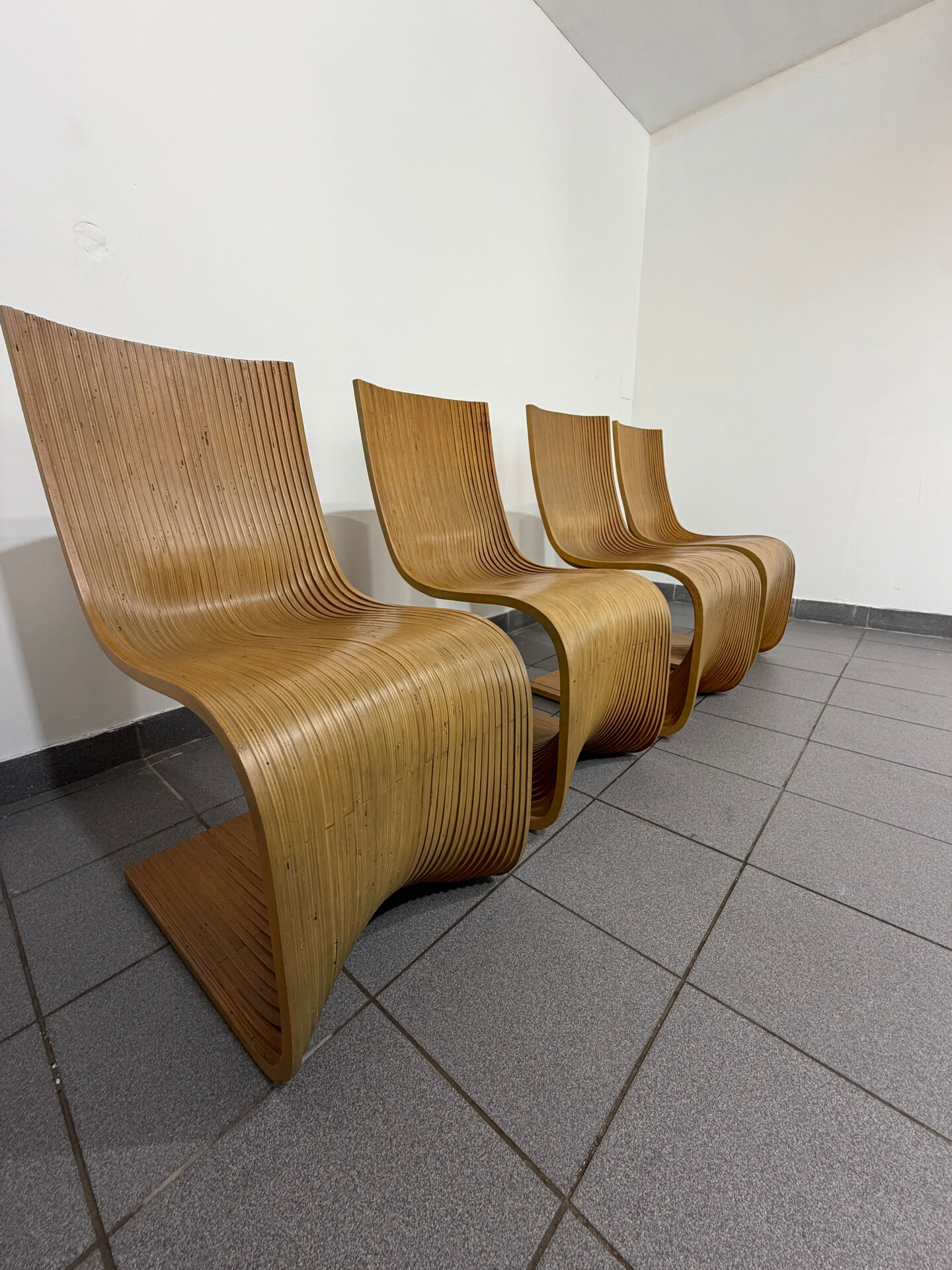 Lot de 4 chaises Contour par Alejandro Estrada pour Piegatto