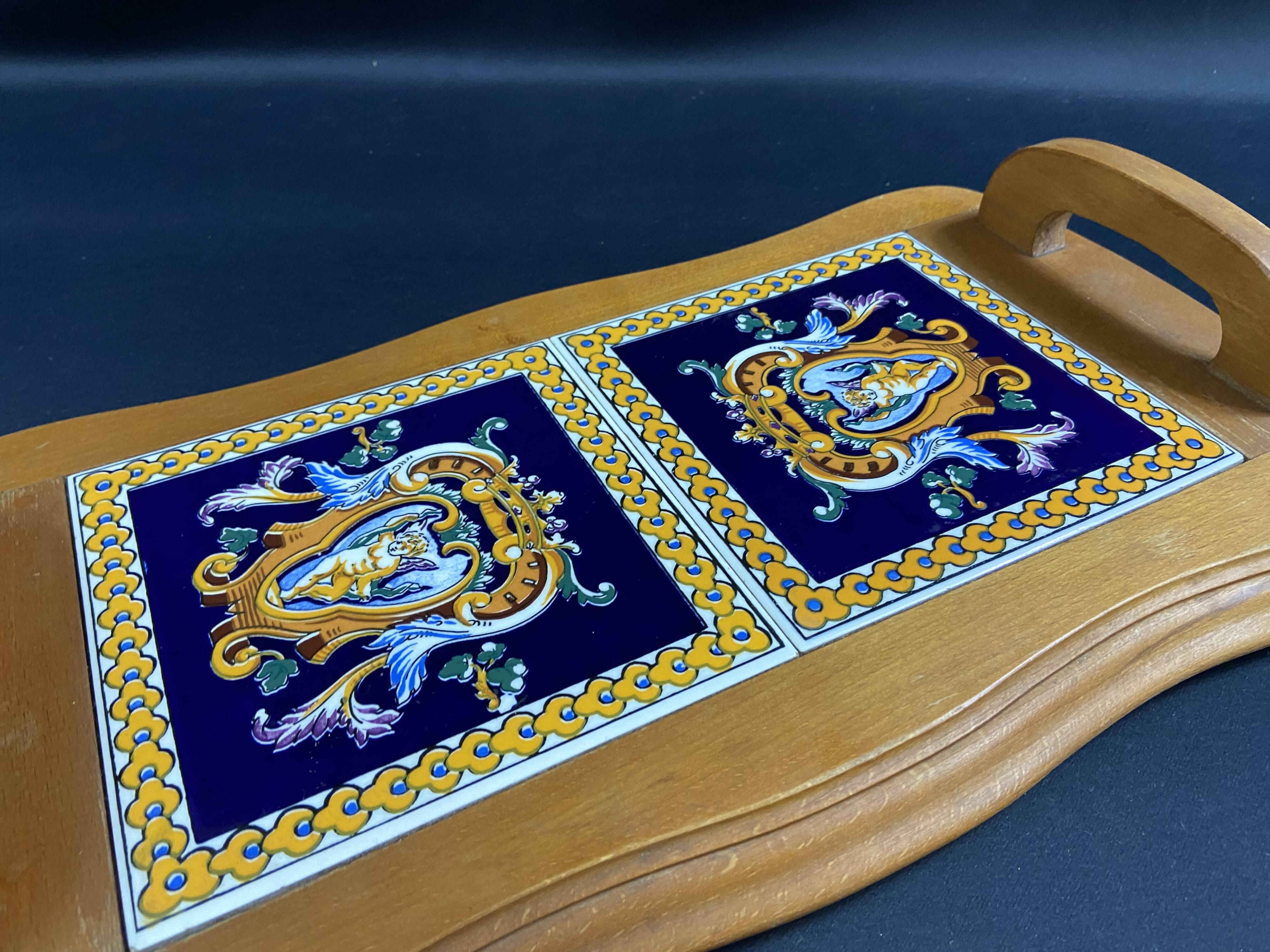 Plateau de service en hêtre et carreaux faïence de Gien décor Renaissance