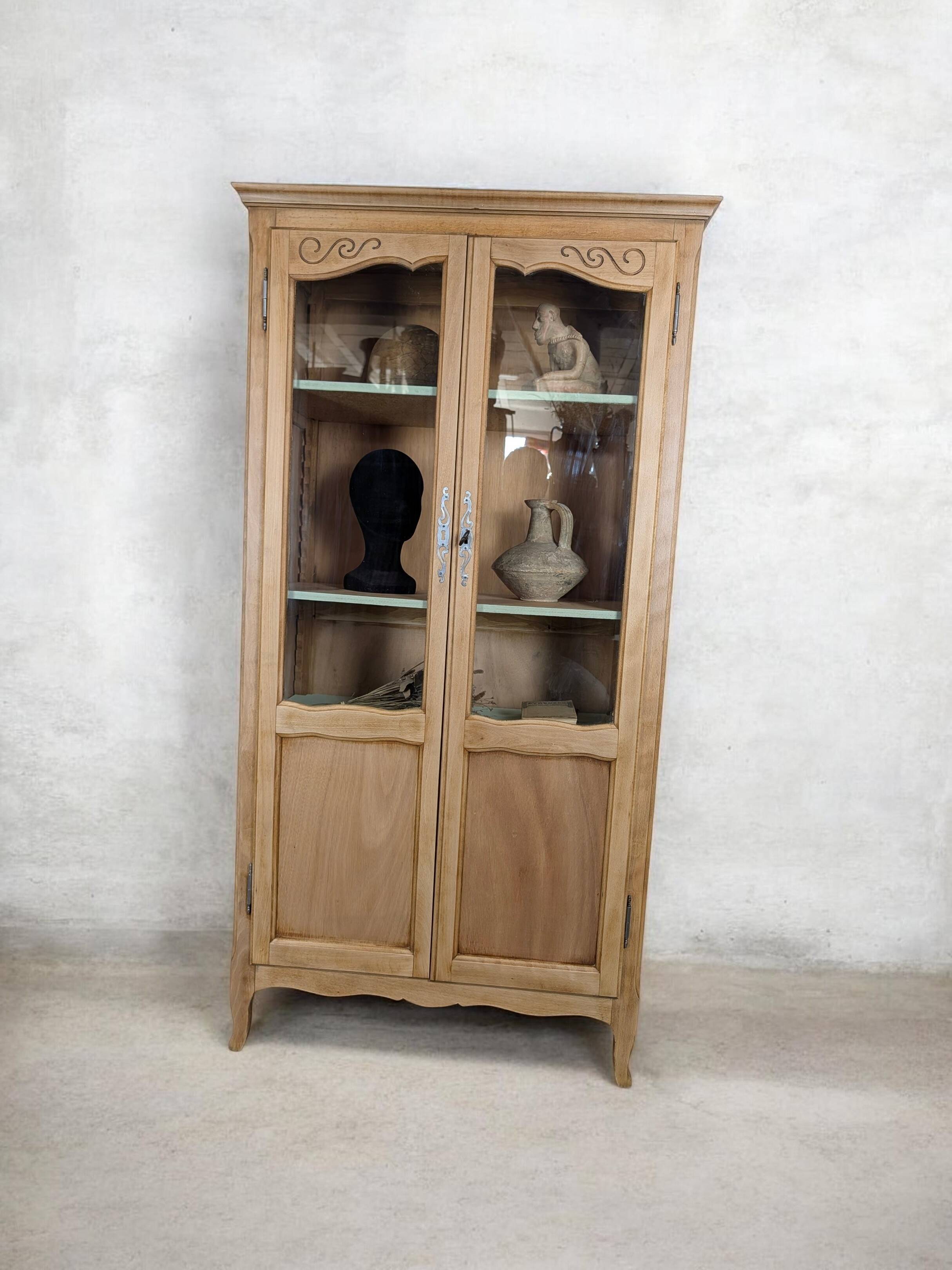 Louis XV display cabinet style