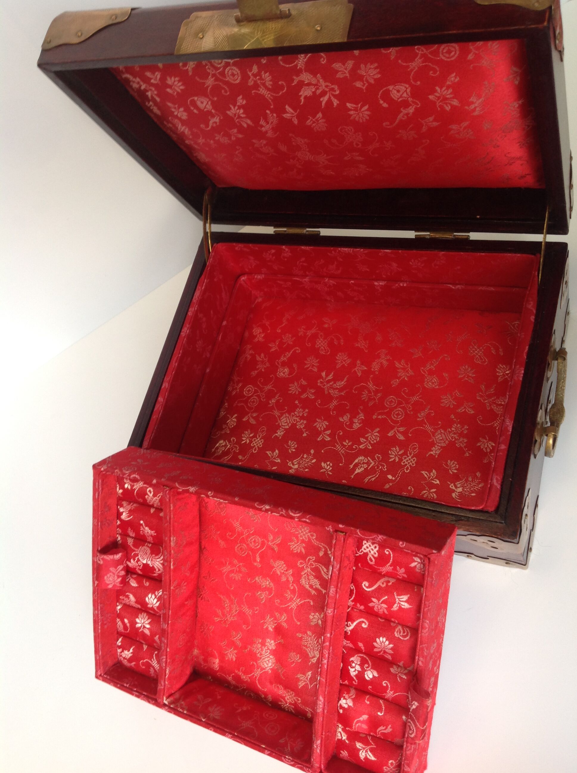 Boite a bijoux chinoise pIerre de jade bois acajou laiton