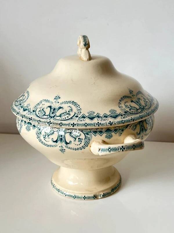 Antique soup tureen, Terre de Fer – blue decoration – Caiffa planters "Garland" 19th century