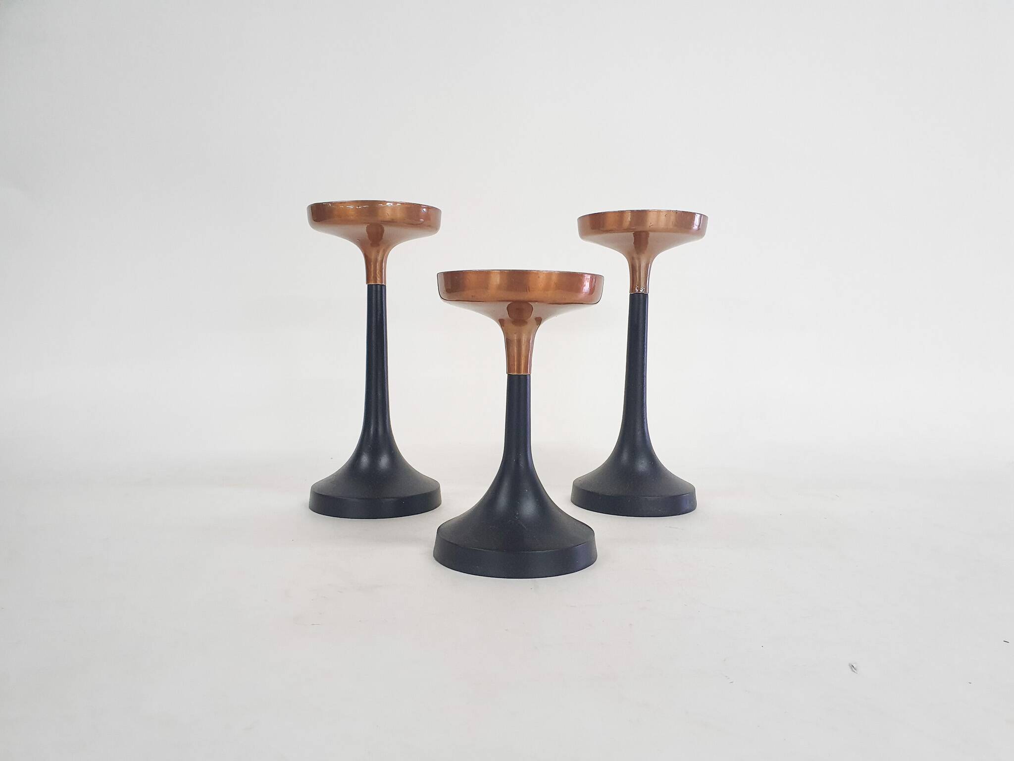 Ensemble de trois bougeoirs design en métal, Danemark