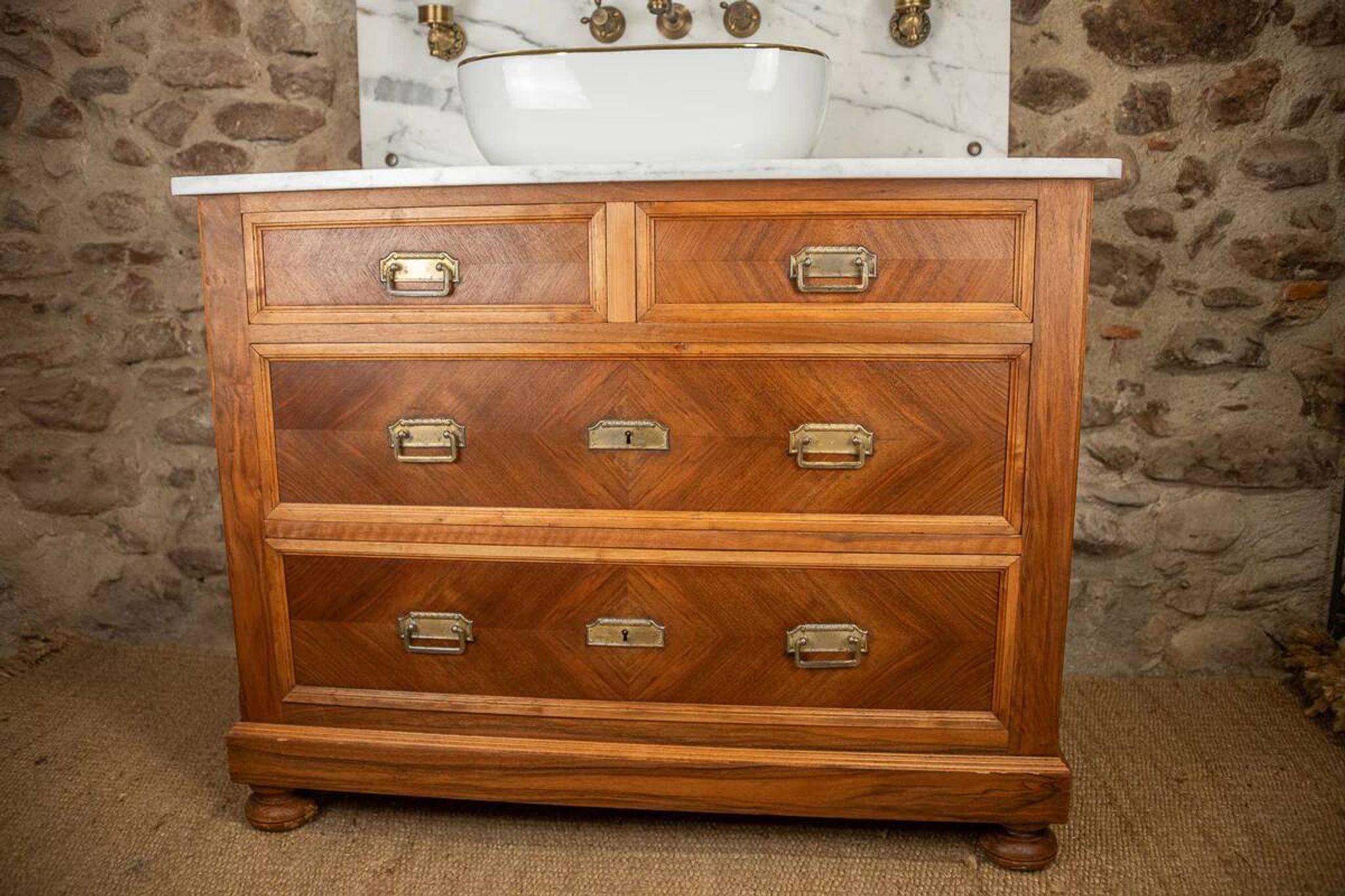 Antique washbasin cabinet from 1928 in wood and marble with illuminating mirror.