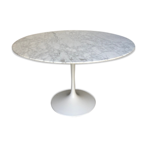 Table d'eero saarinen,