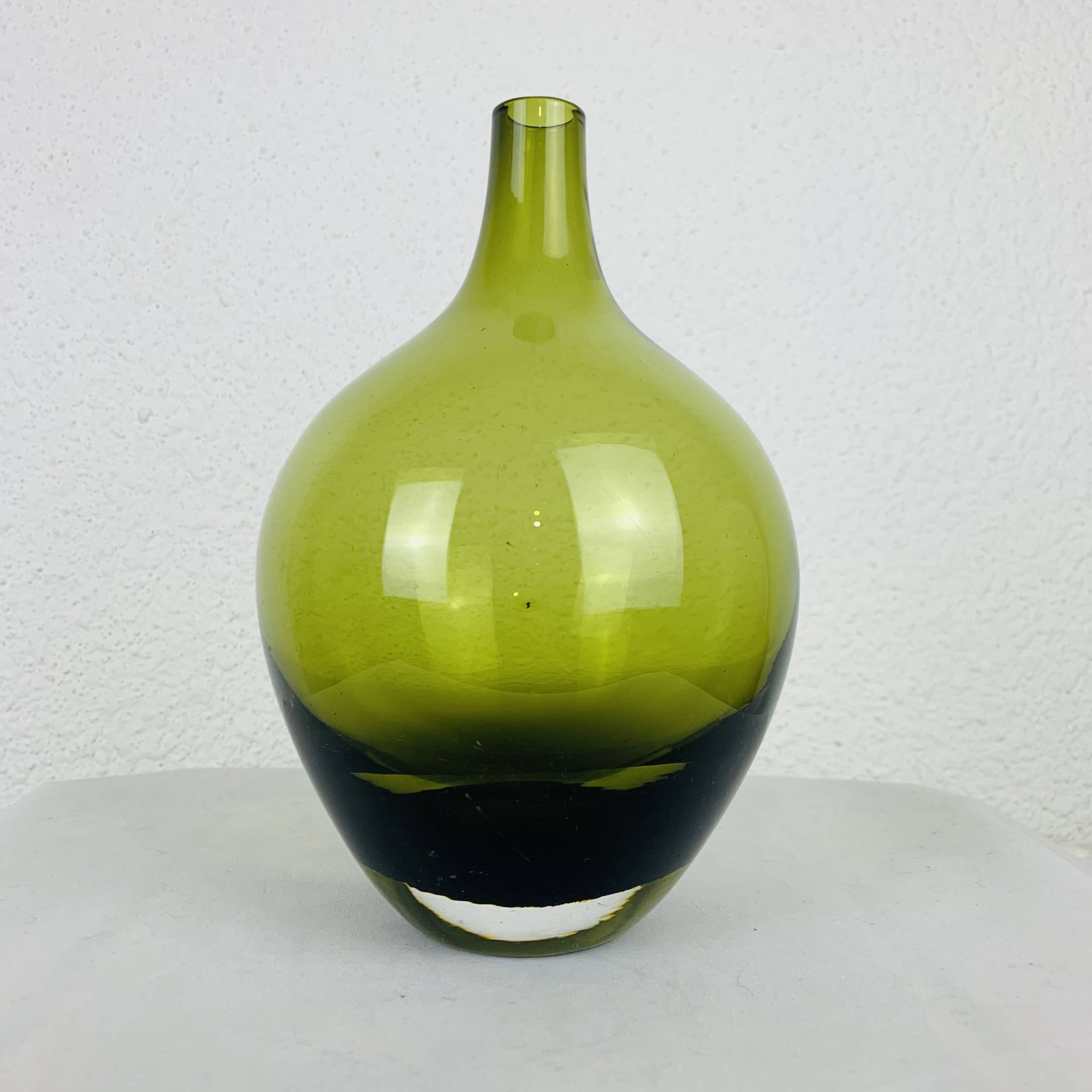 Vase scandinave verre soufflé vert, vintage