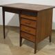 Beautiful vintage desk from the 70s - oak color - 5 drawers and 1 key - Scandinavian style