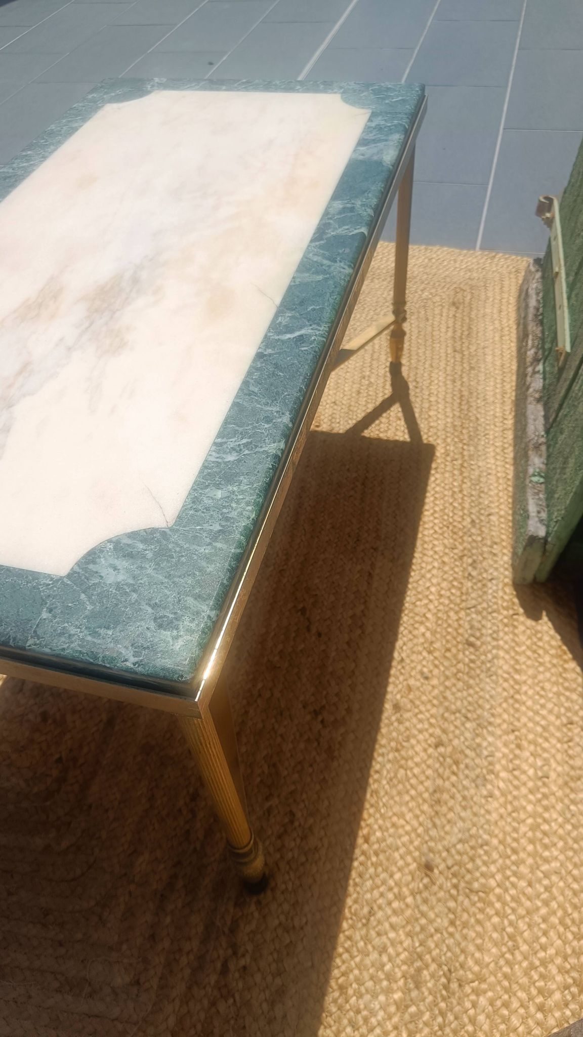 Table basse en marbre et laiton, style Maison Jansen, années 1970