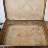 Duo of old suitcases