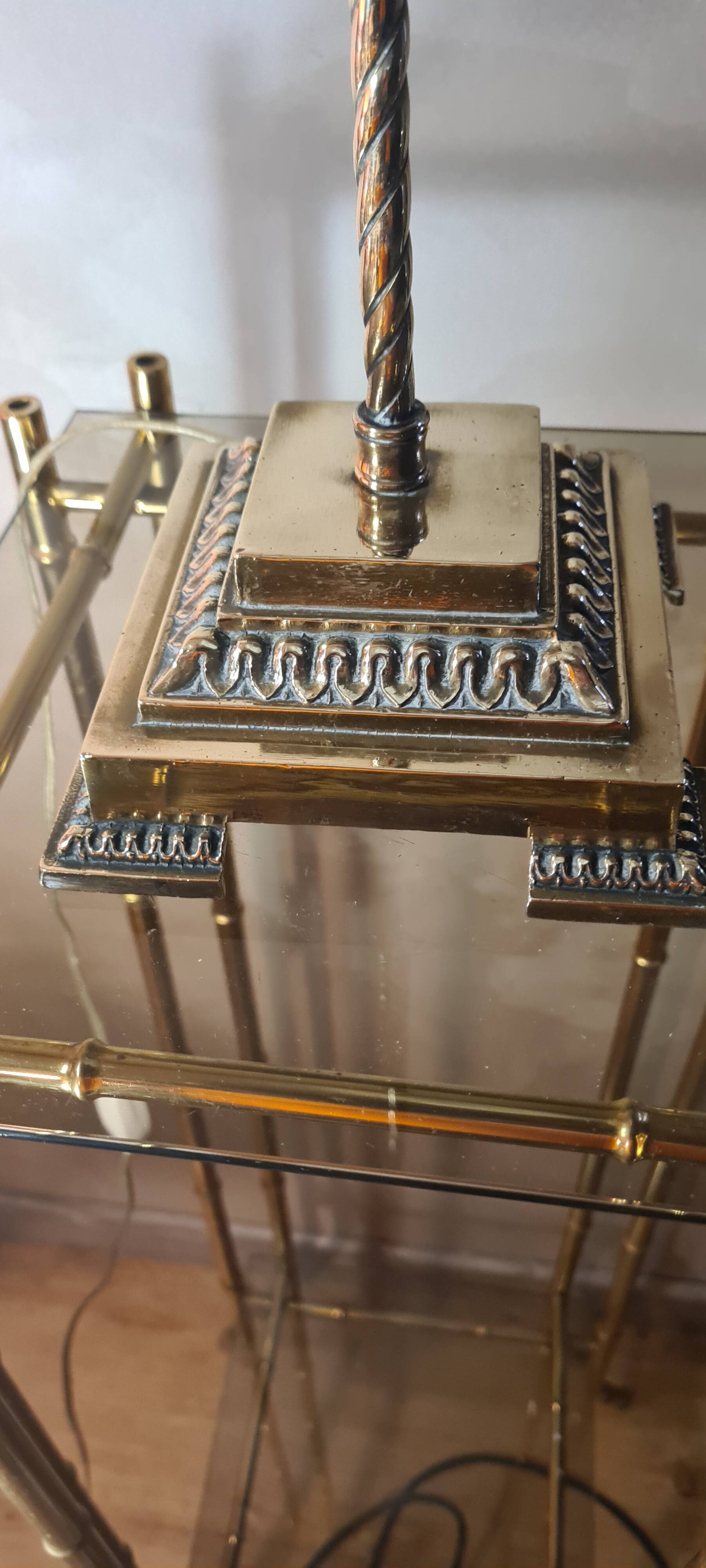 Art deco bronze lamp and its white and blue glass paste tulip 40x30