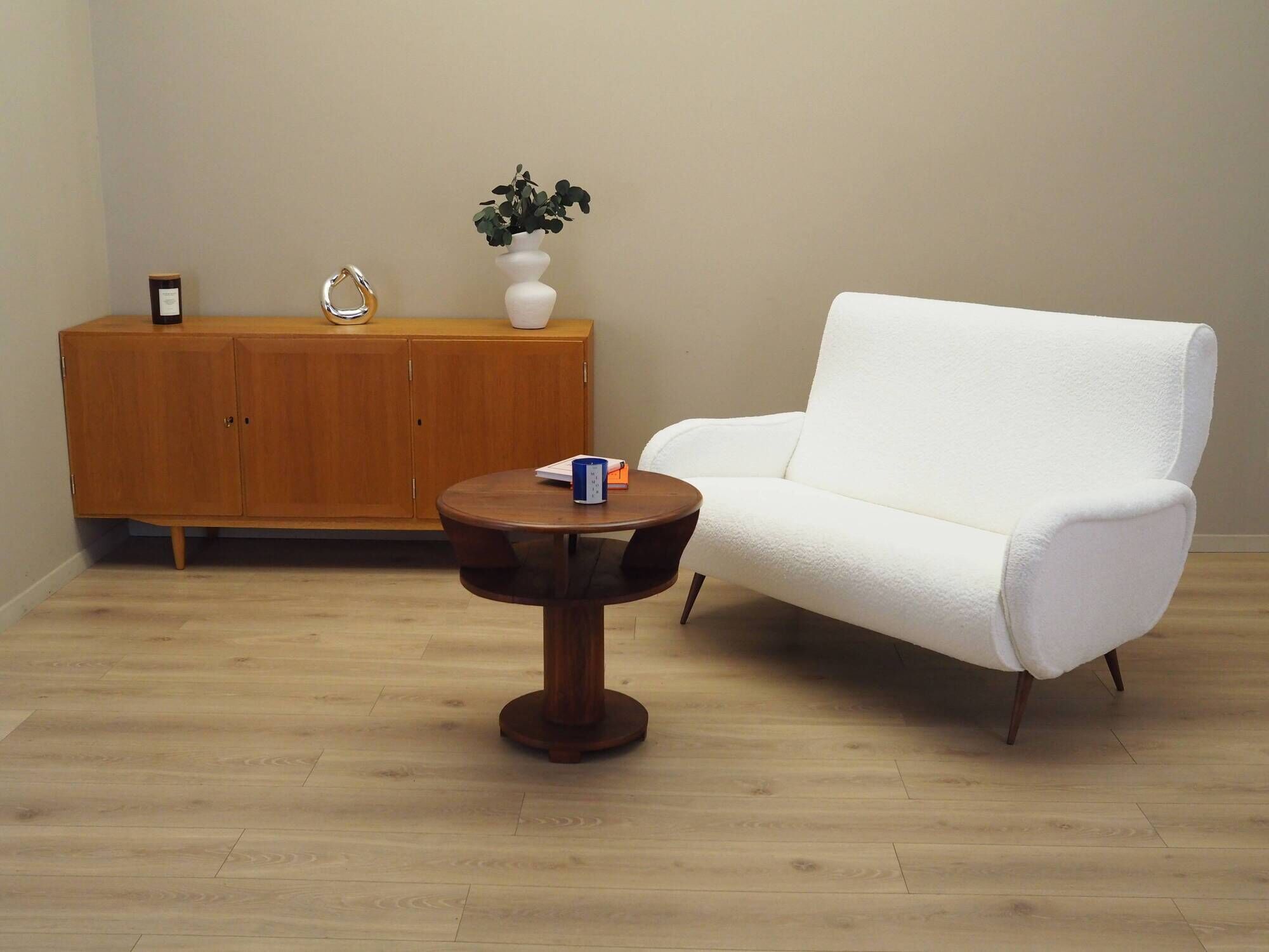 White sofa, Italian design, 1970s, production: Italy