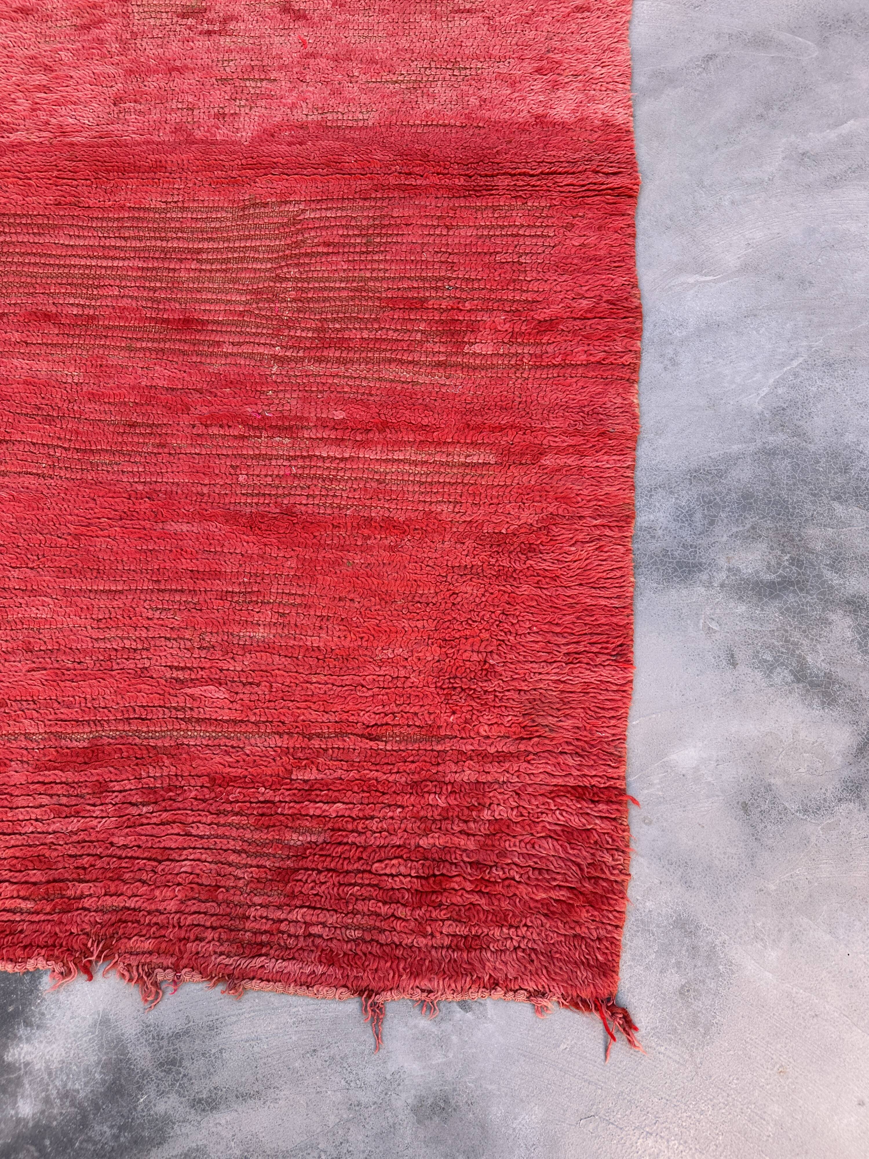 Moroccan rug Beni M'Guild red - 320 x 90 cm