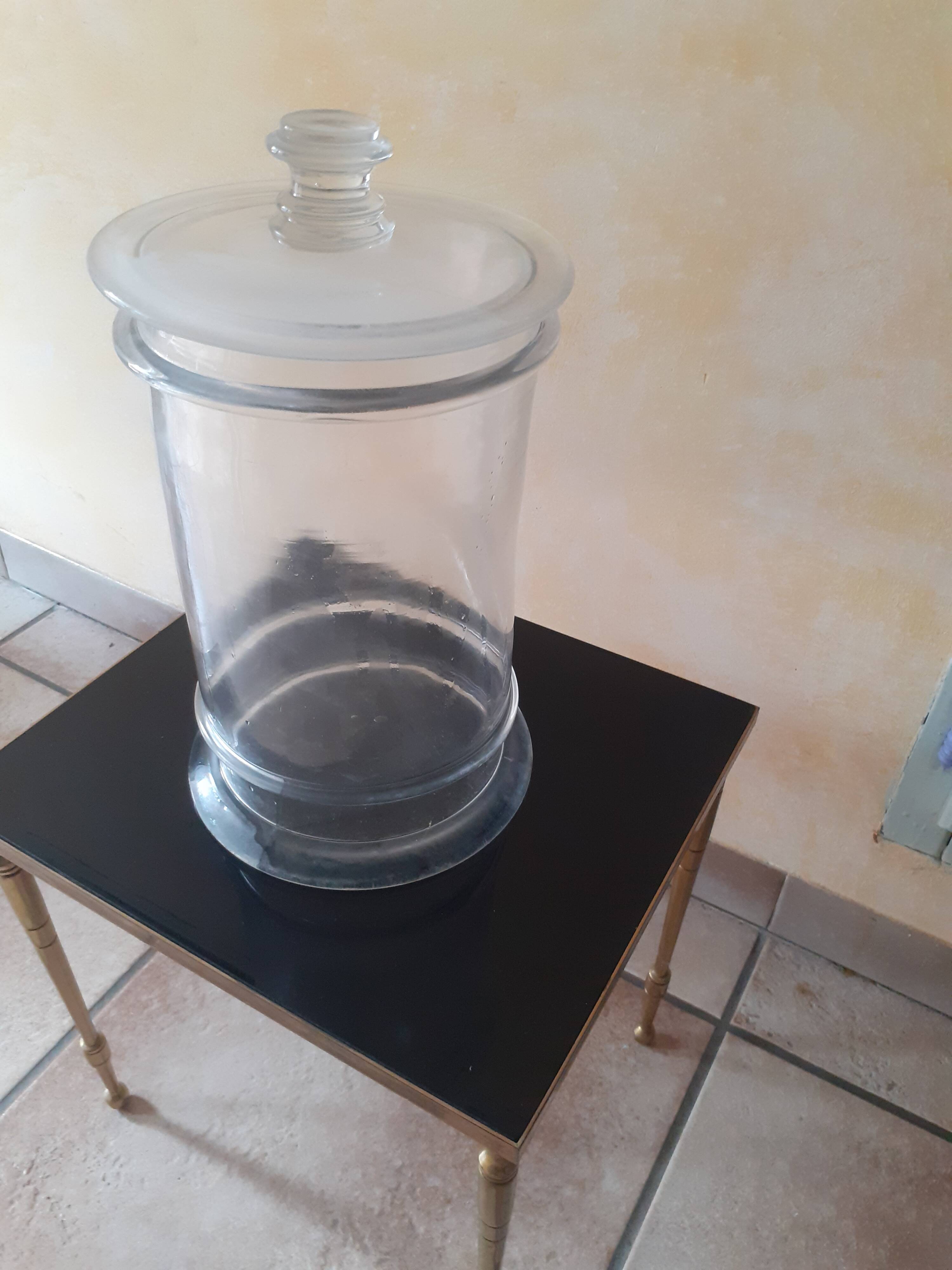 Pot à pharmacie