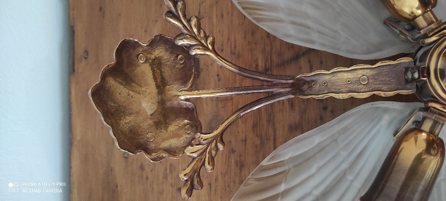 Art Deco/Art Nouveau shell and bronze wall lamp