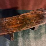 Antique milking stool in rustic curved wood, 19th century