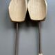 Lot de 2 paires d’embauchoirs anciens
