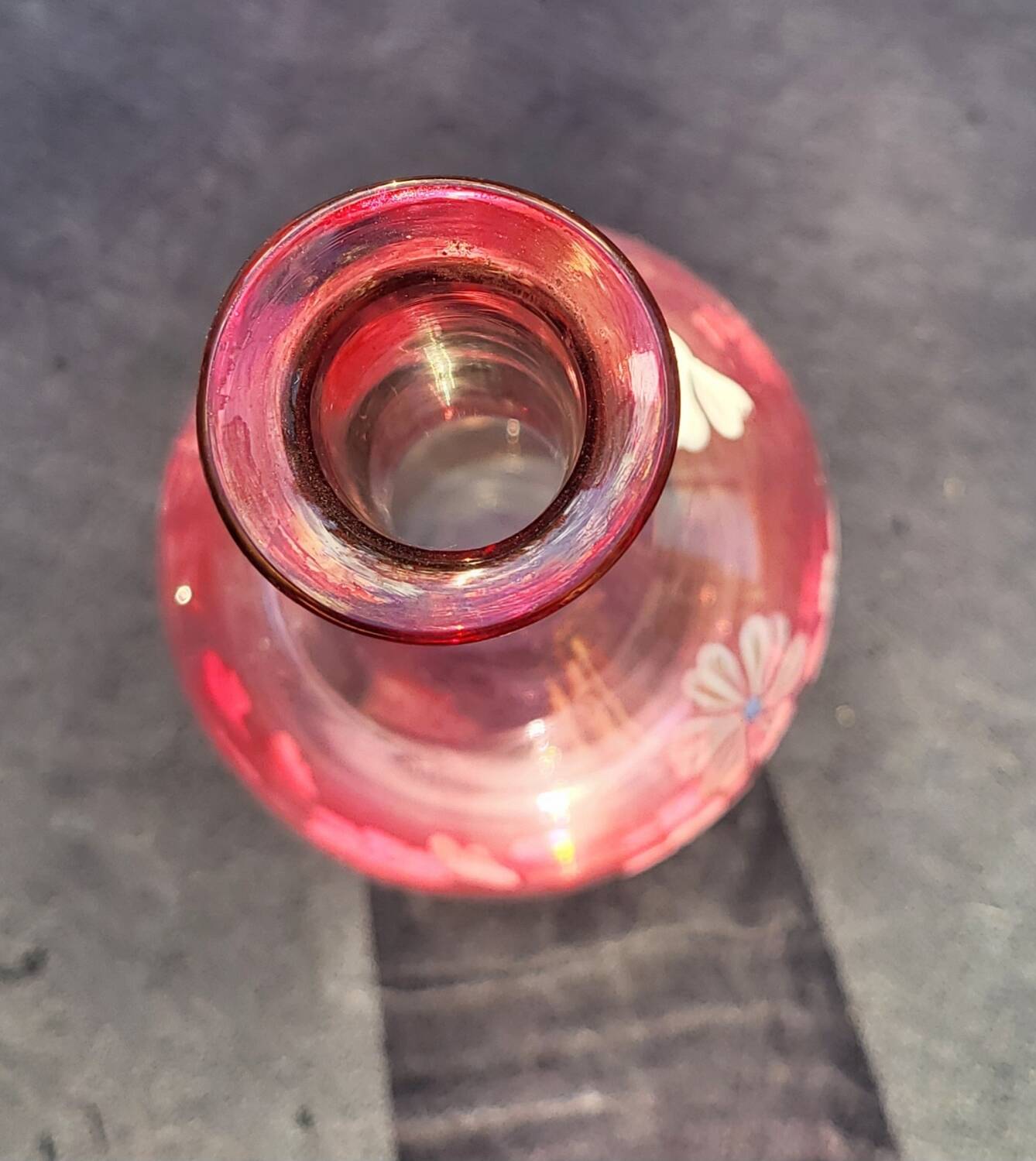 Enamelled pink liquor service