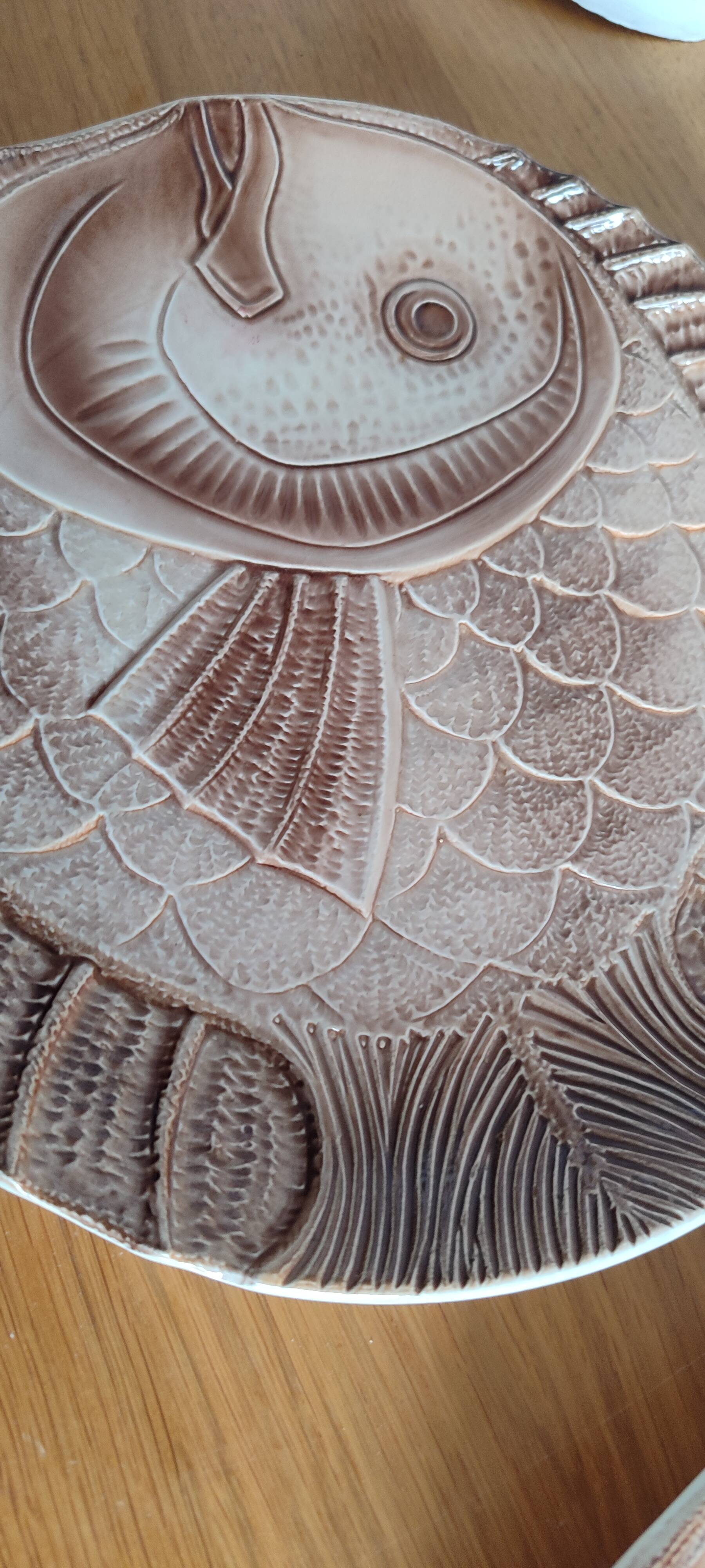 A lot of fish plates.