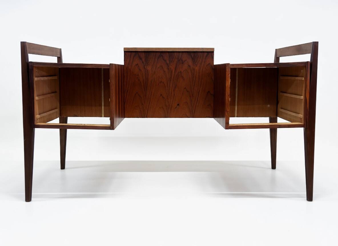 Bureau 'Flottant' en bois de rose par Gunnar Nielsen pour Tibergaard, années 1960.