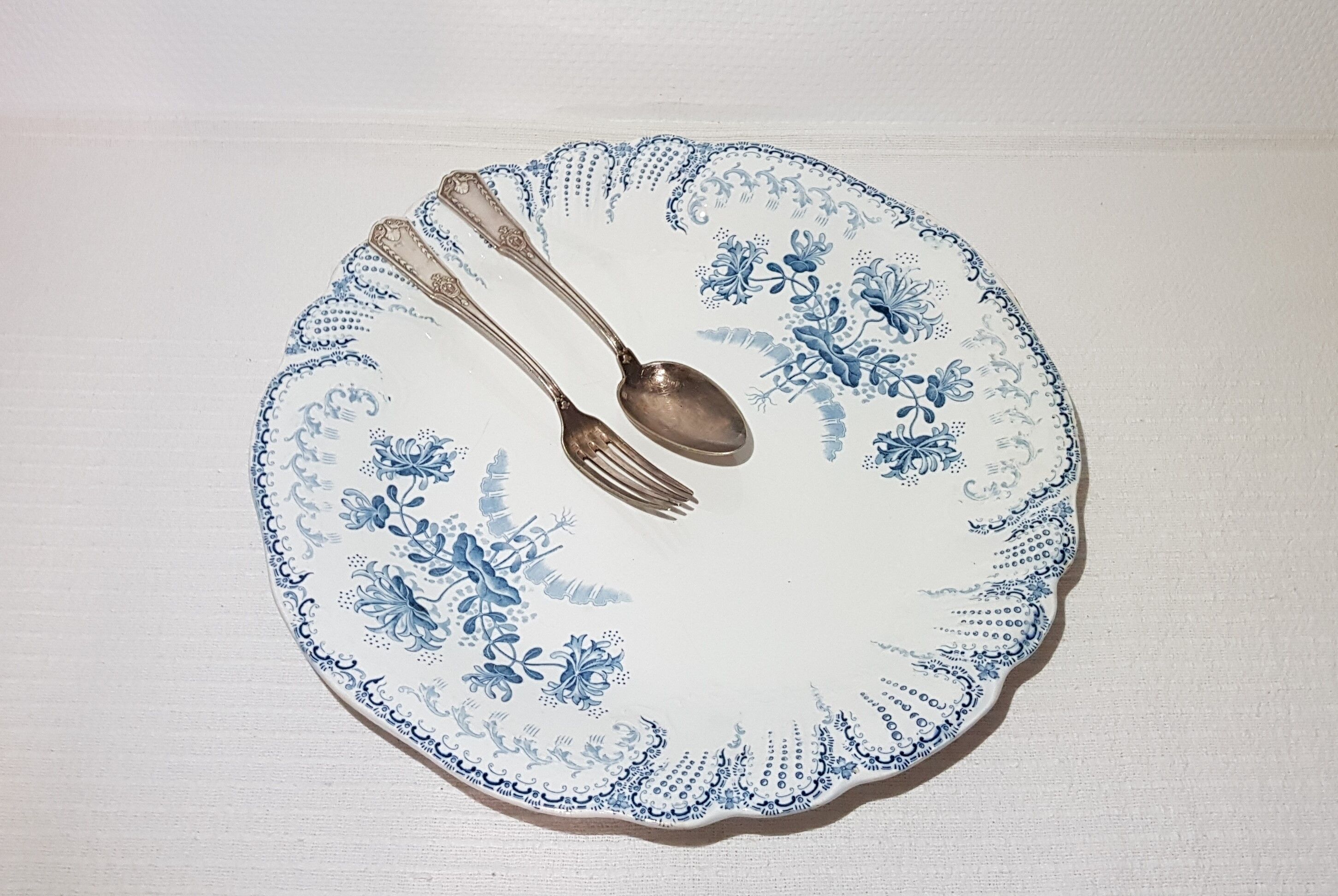 Earthenware dish of St Amand and Hamage North Regency model, iron earth